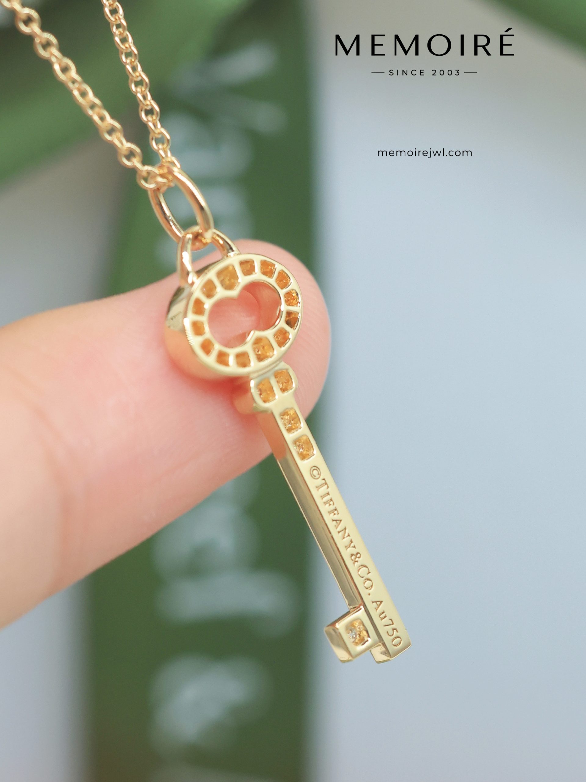 MEMOIRÉ Yellow Gold Small Full-Pave Key Necklace - Image 5