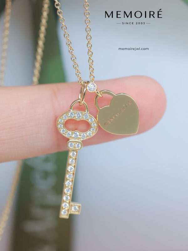 MEMOIRÉ Yellow Gold Full-Pave Key & Heart Pendant Necklace
