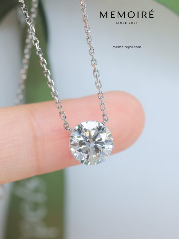 MÉMOIRÉ 18K White Gold Bezel Floating Diamond Pendant Necklace