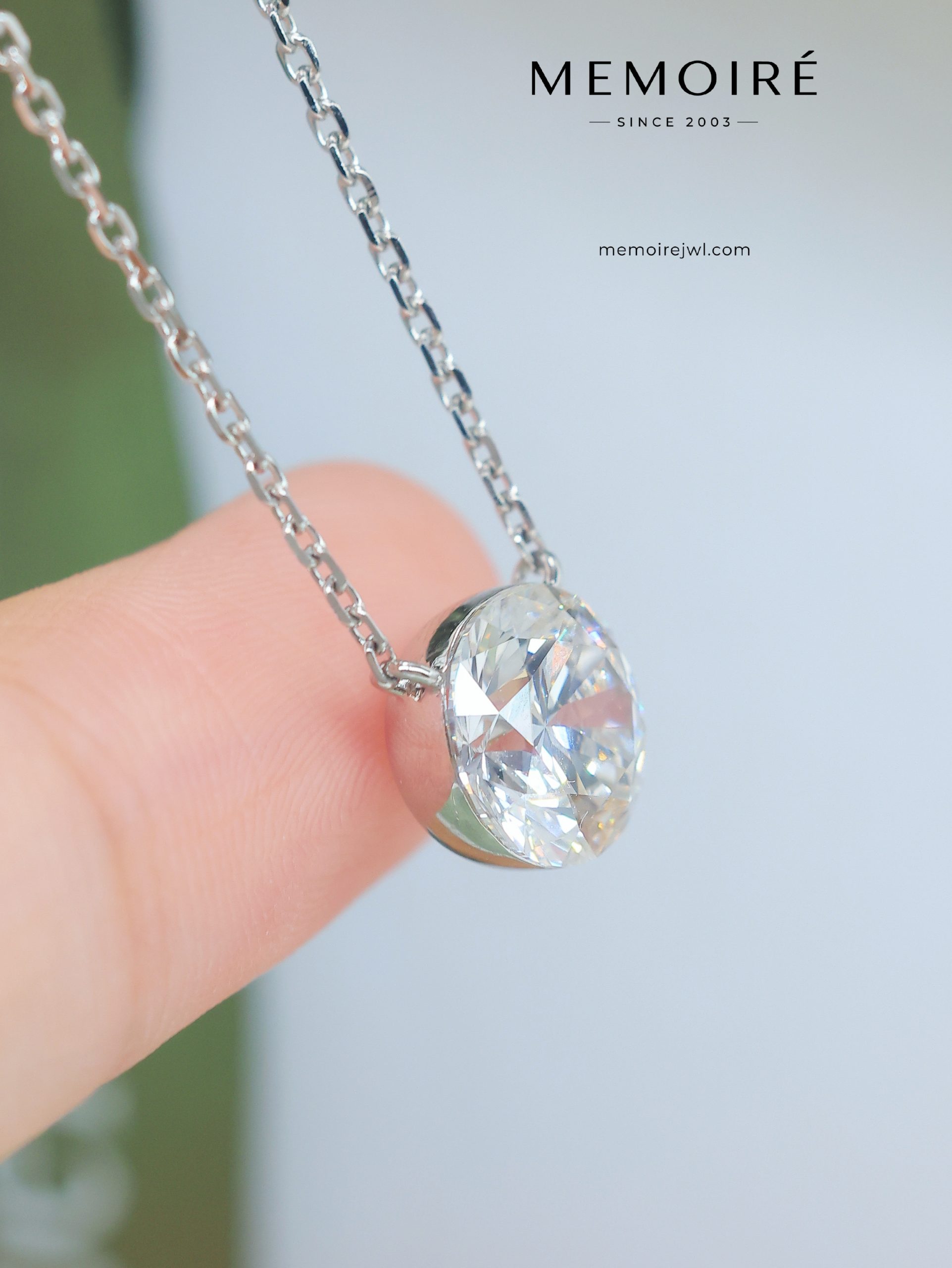 MÉMOIRÉ 18K White Gold Bezel Floating Diamond Pendant Necklace - Image 3