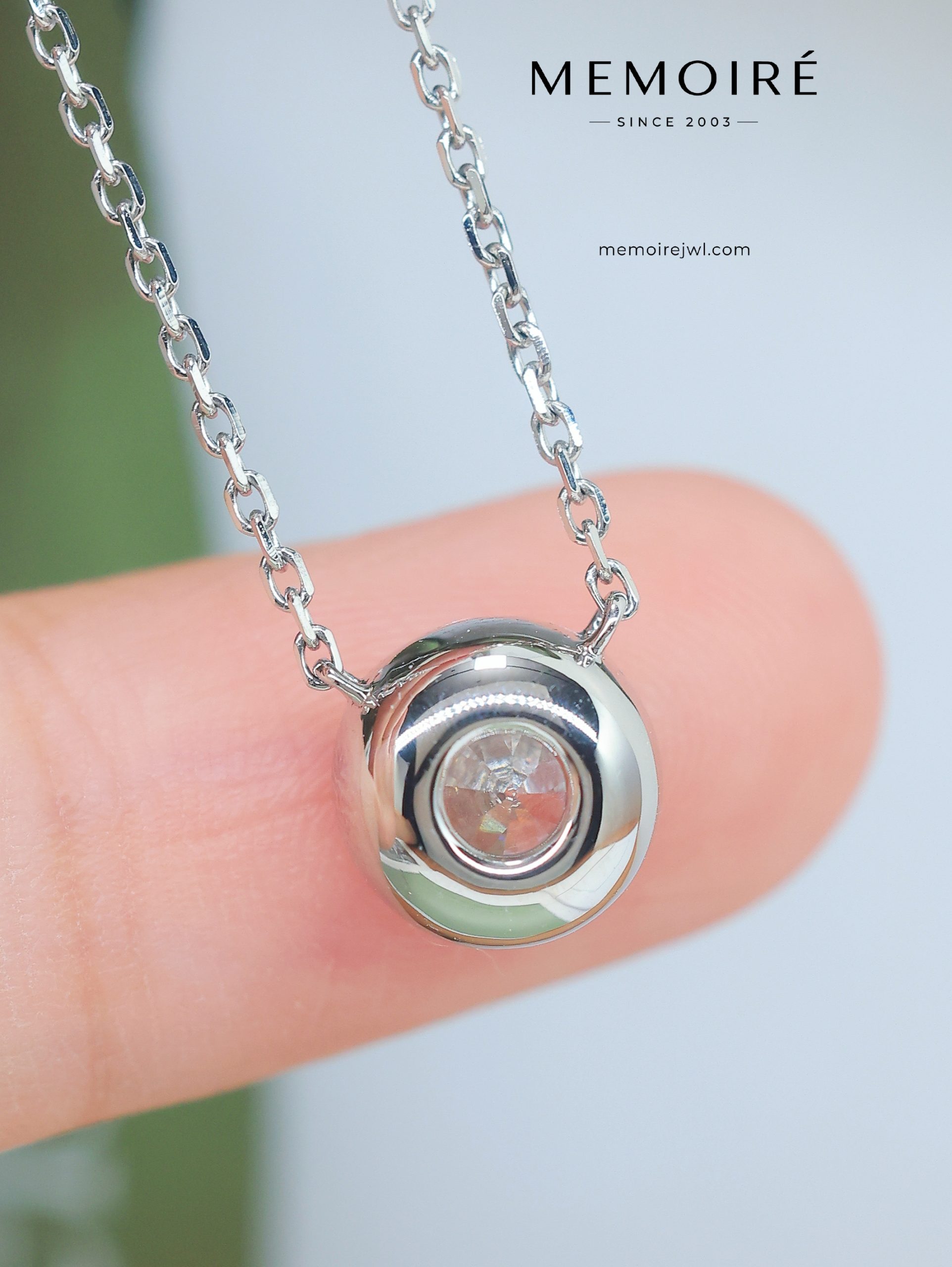 MÉMOIRÉ 18K White Gold Bezel Floating Diamond Pendant Necklace - Image 4