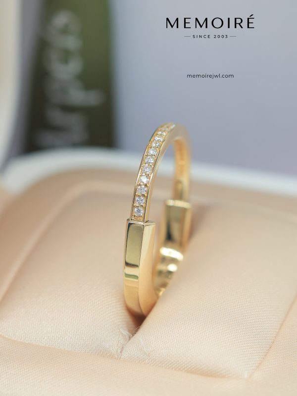 MEMOIRÉ Yellow Gold Narrow Half-Pave U-Shape Ring