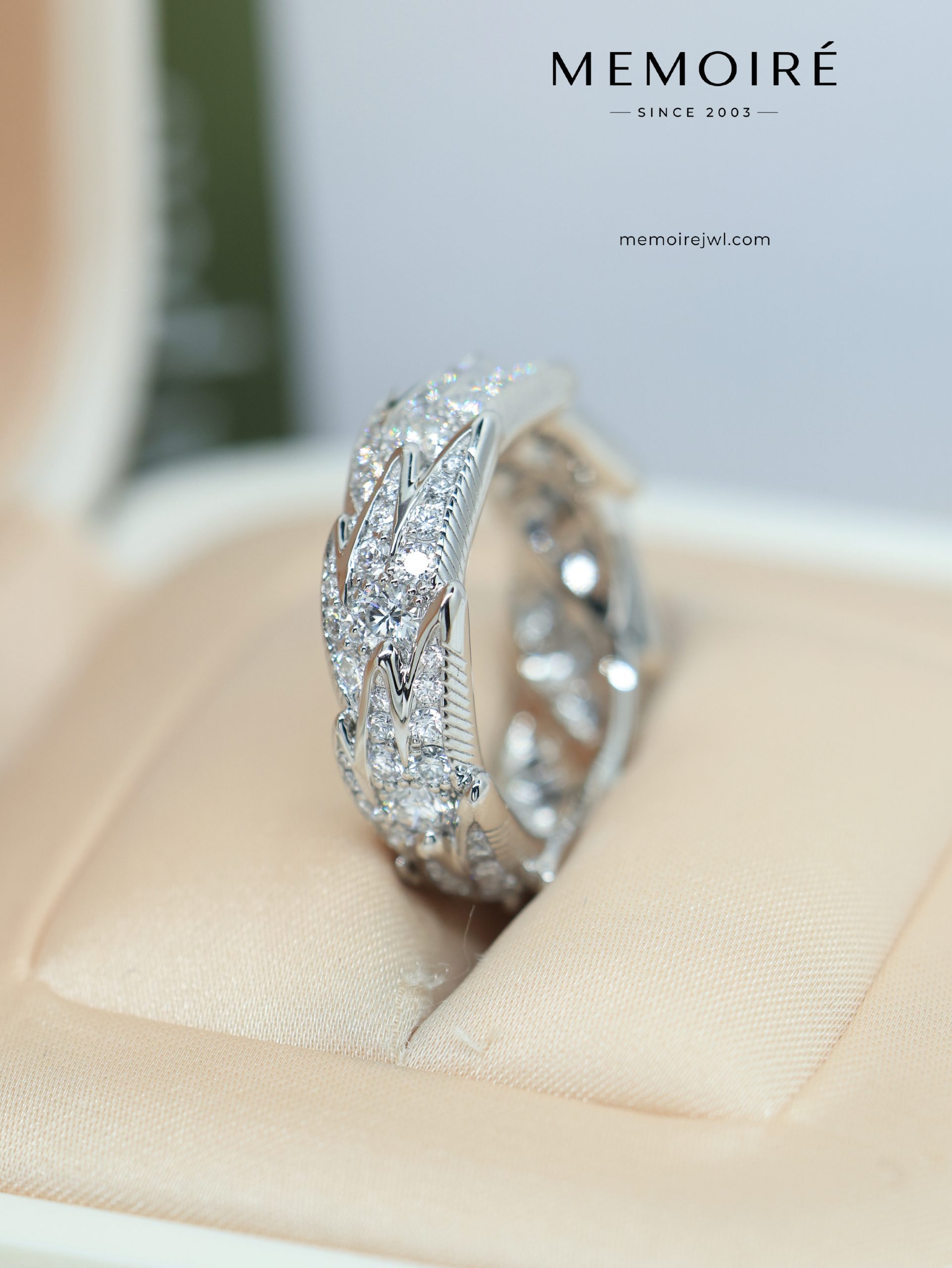 MEMOIRÉ Platinum Full-Pave Diamond Feather Ring