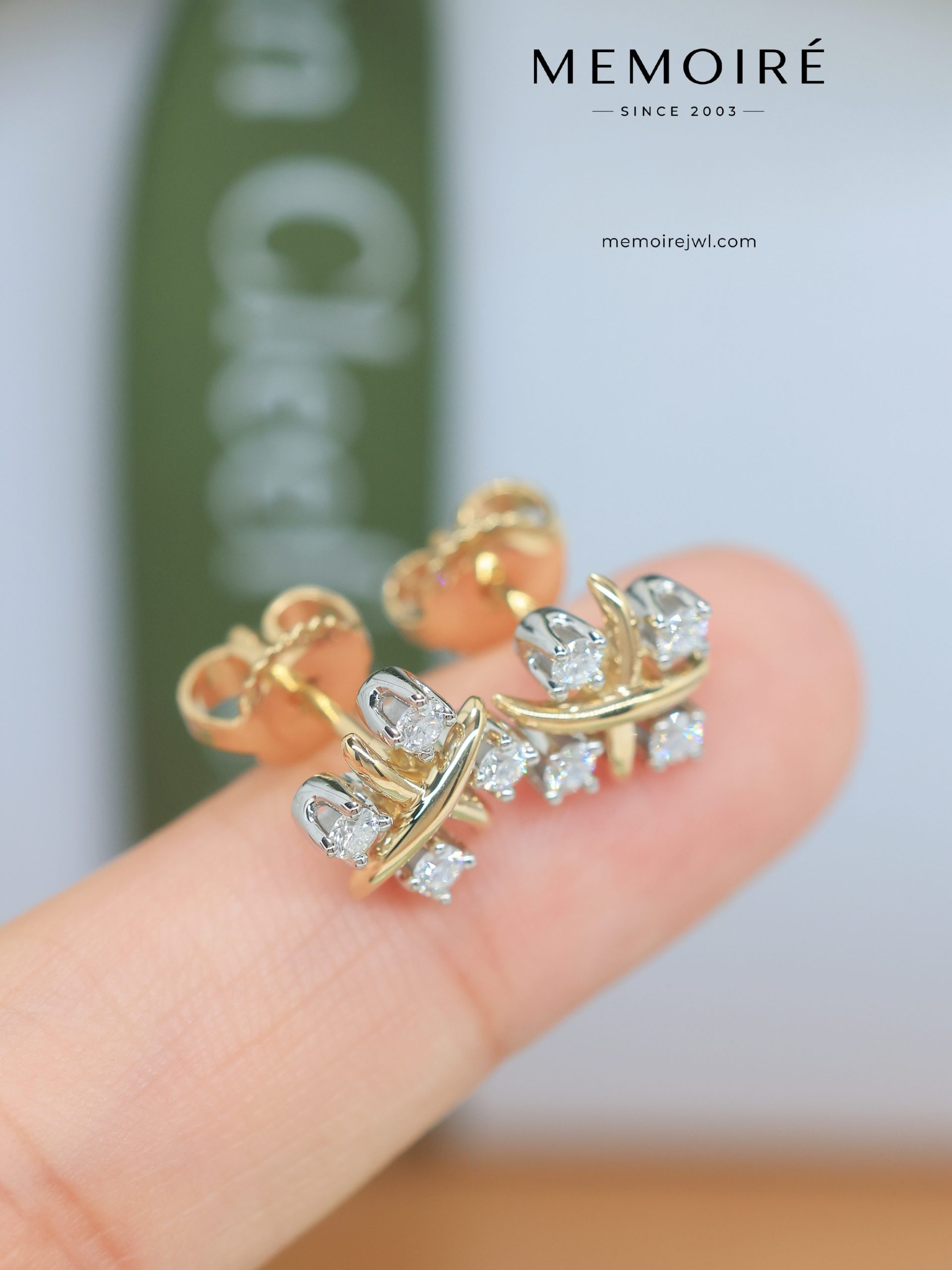 MÉMOIRÉ Two-Tone Gold (Yellow & White) 4-Diamond Cross Stud Earrings - Image 3