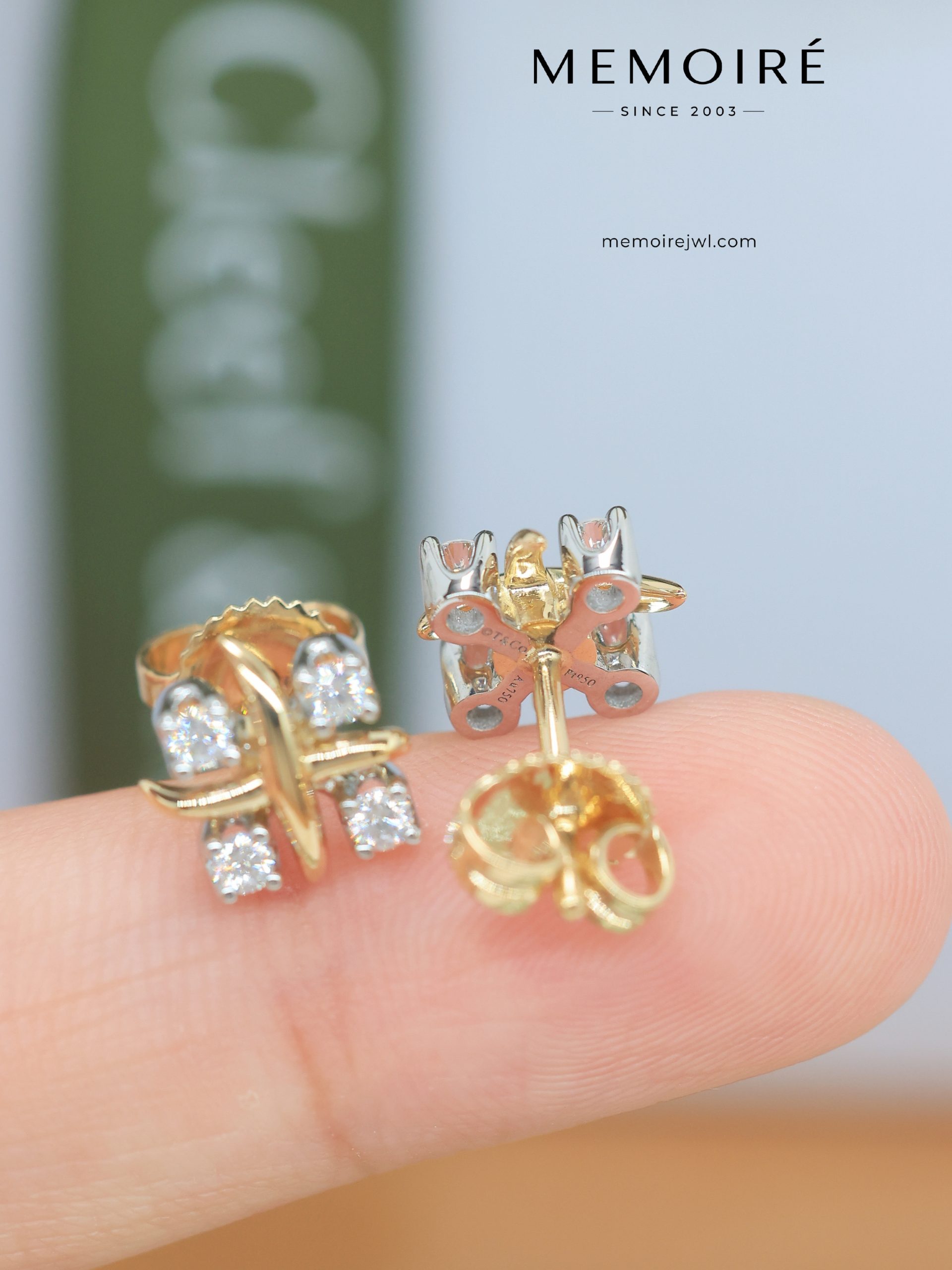 MÉMOIRÉ Two-Tone Gold (Yellow & White) 4-Diamond Cross Stud Earrings - Image 4