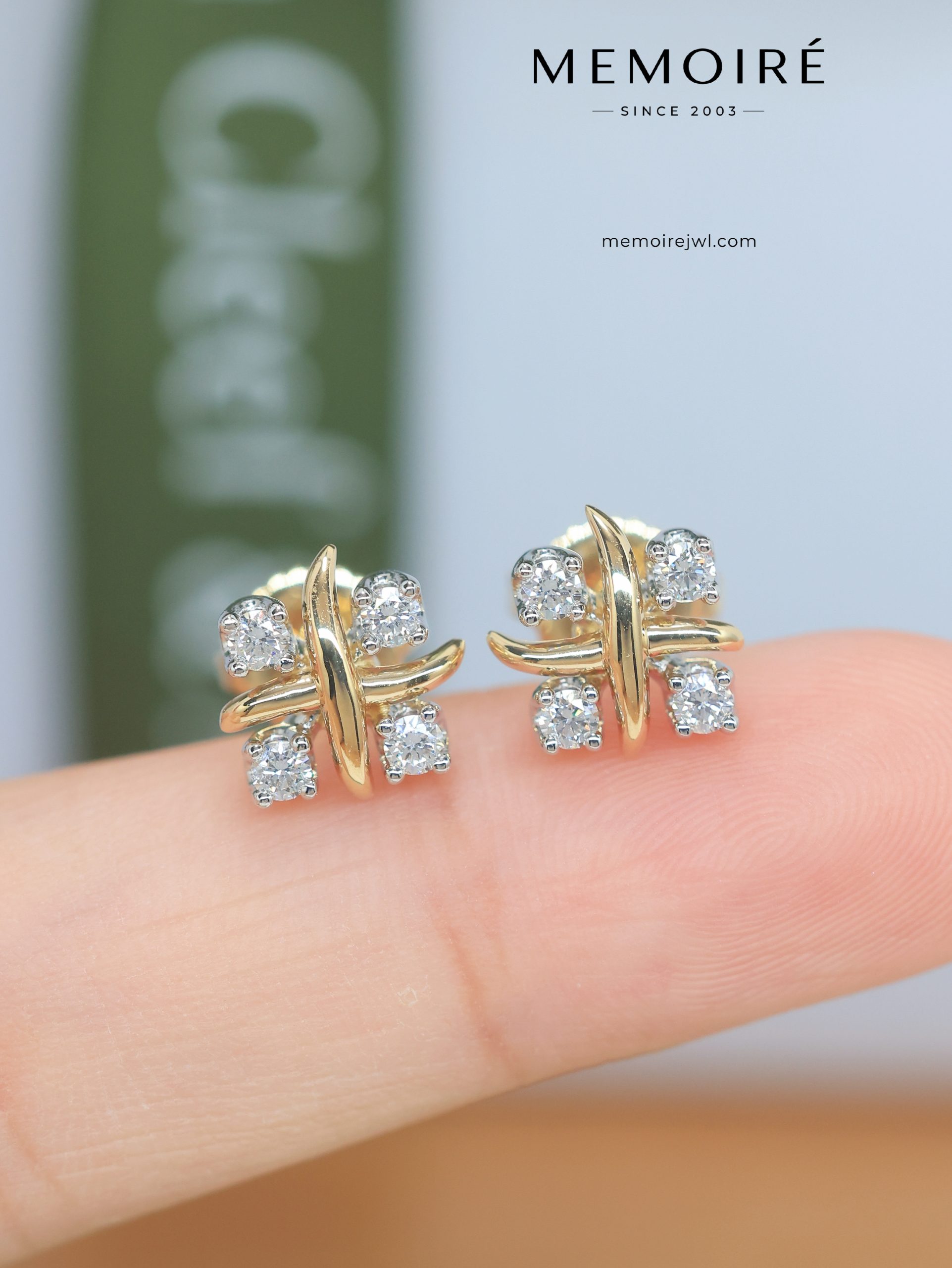 MÉMOIRÉ Two-Tone Gold (Yellow & White) 4-Diamond Cross Stud Earrings