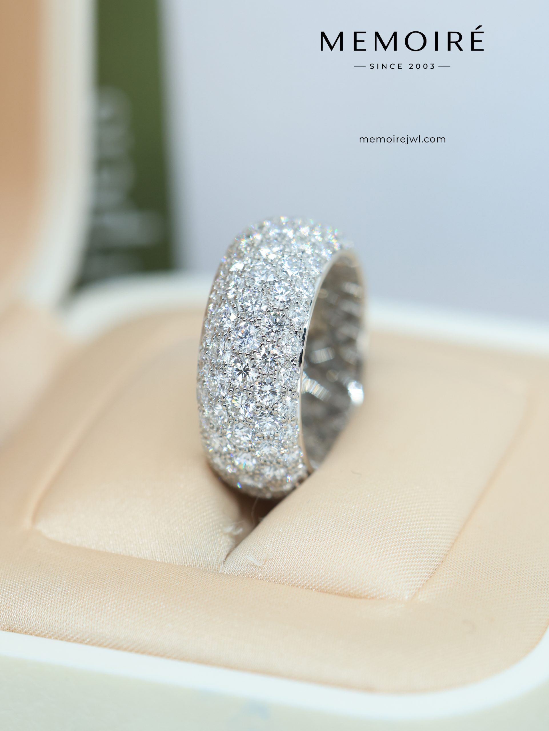 MEMOIRÉ Platinum Wide Full-Pave Diamond Band Ring