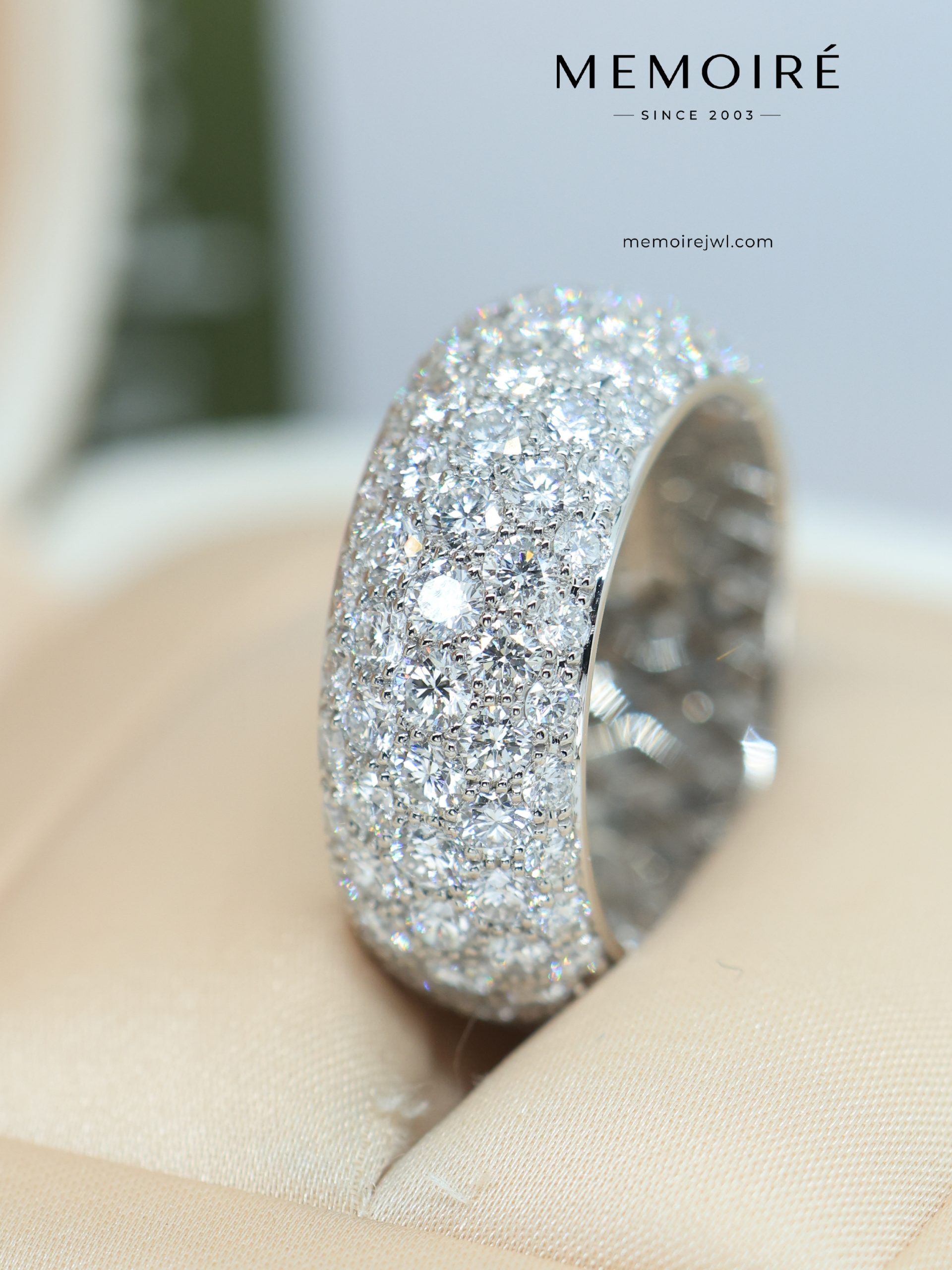 MEMOIRÉ Platinum Wide Full-Pave Diamond Band Ring - Image 3