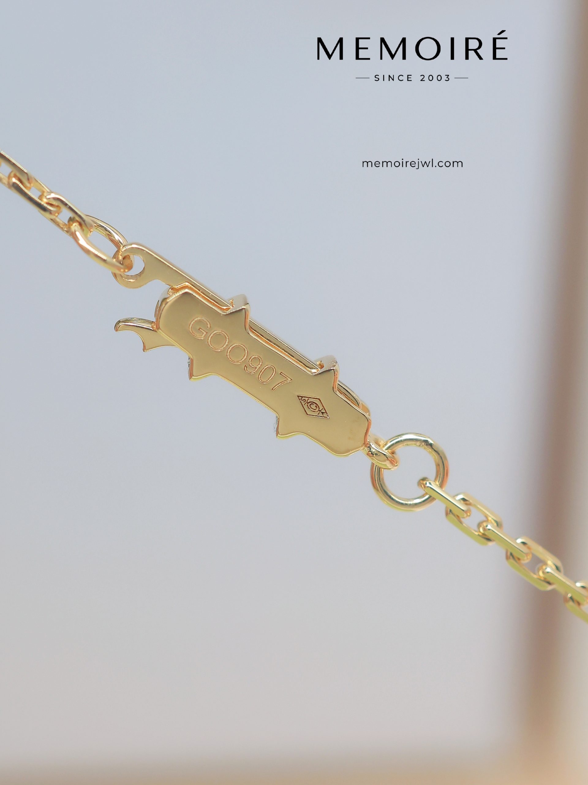 MÉMOIRÉ 18K Gold Full Stone Six Screw Ring Necklace - Image 5