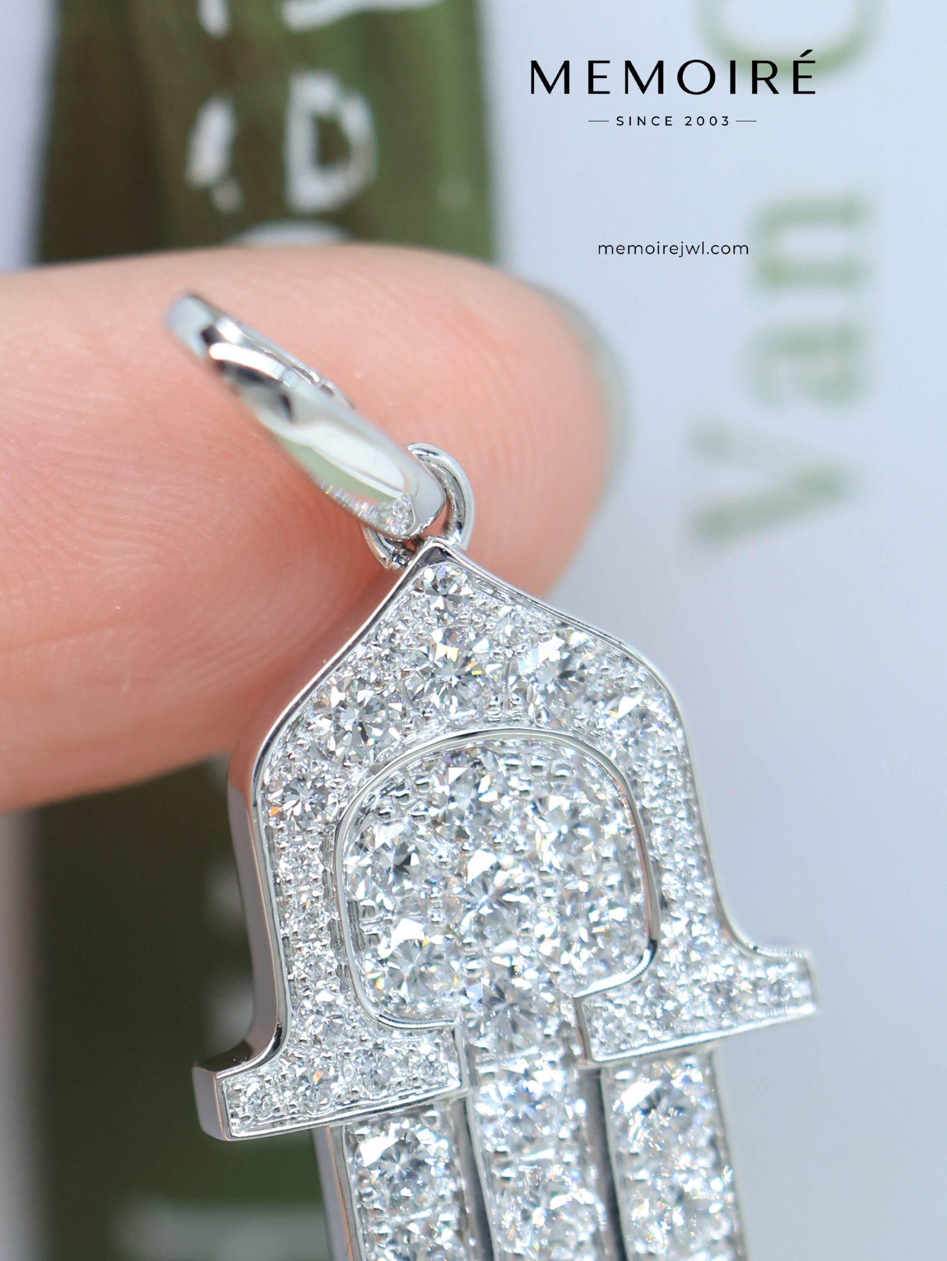 MÉMOIRÉ 18K White Gold Hamsa Full Diamond Pendant - Image 3