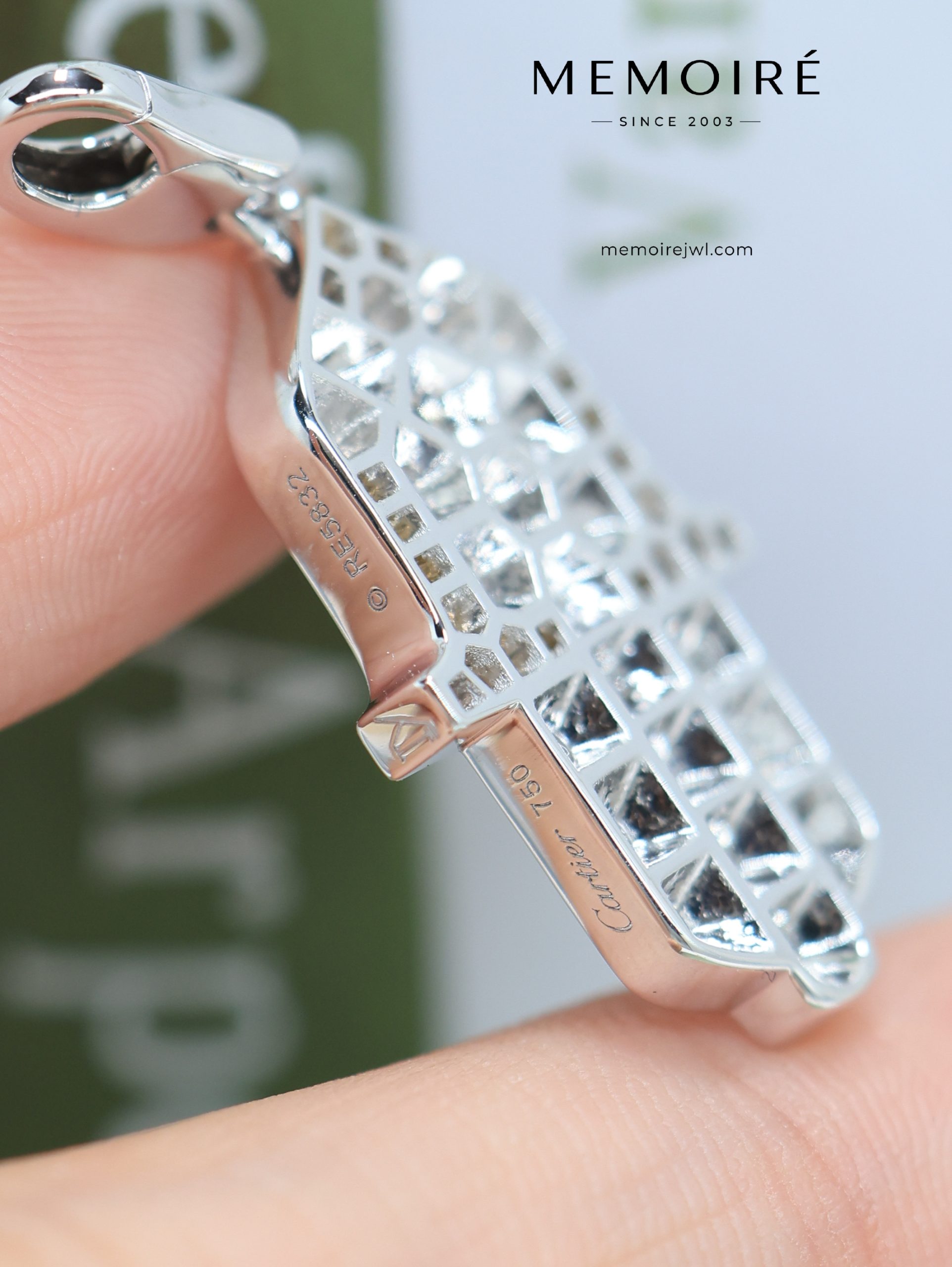 MÉMOIRÉ 18K White Gold Hamsa Full Diamond Pendant - Image 4
