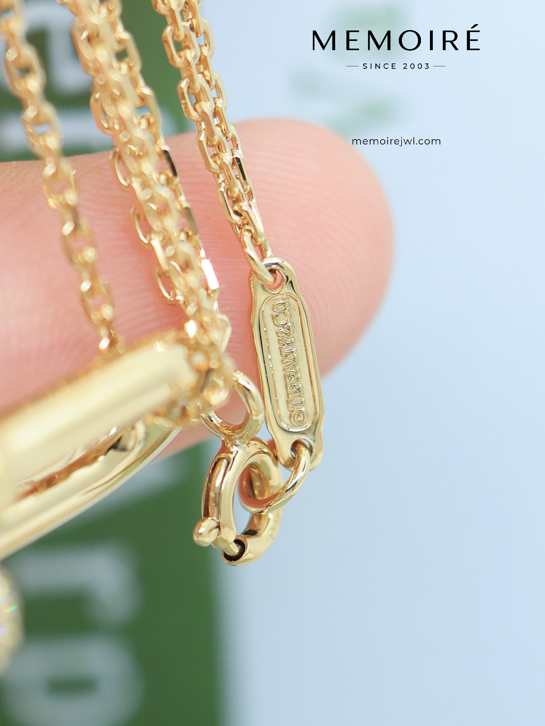 MEMOIRÉ Yellow Gold Large U-Link Horseshoe Necklace with Partial Diamond Pavé - Image 5