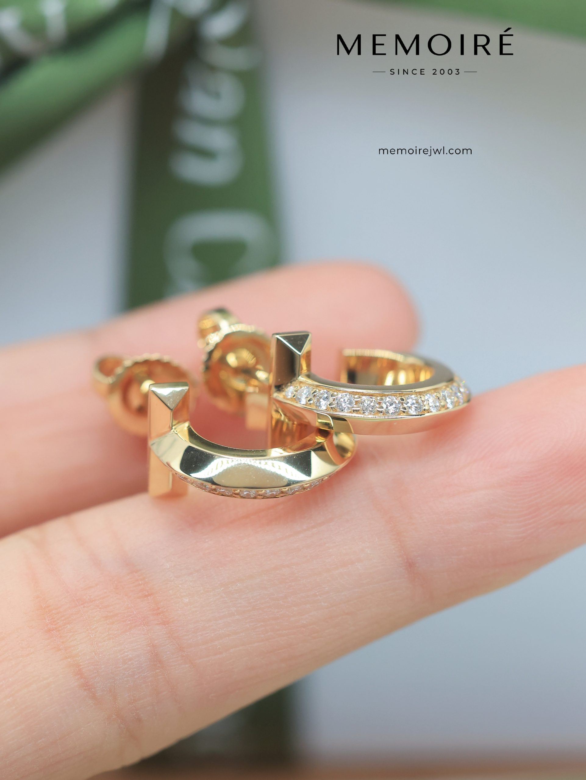 MEMOIRÉ Yellow Gold T1 Half-Pave Diamond Hoop Earrings - Image 2