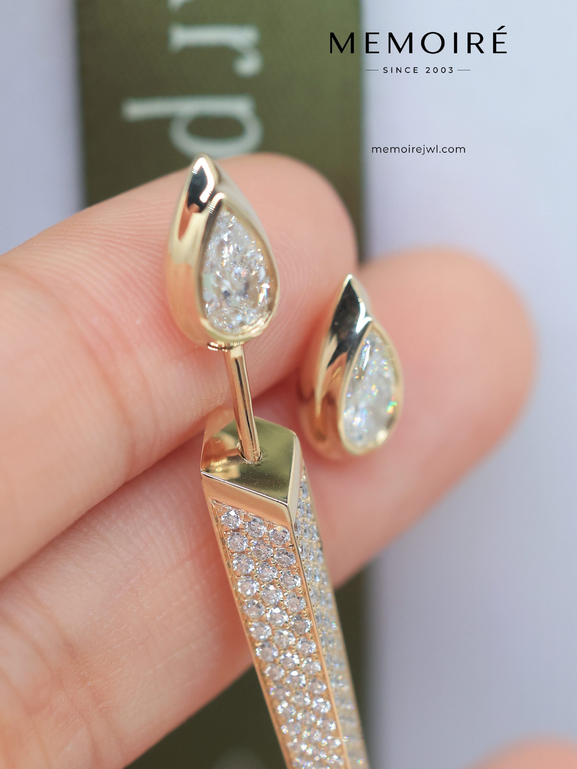 MÉMOIRÉ 18K Gold Mismatch Pear Pave Spike Drop Diamond Earrings - Image 4
