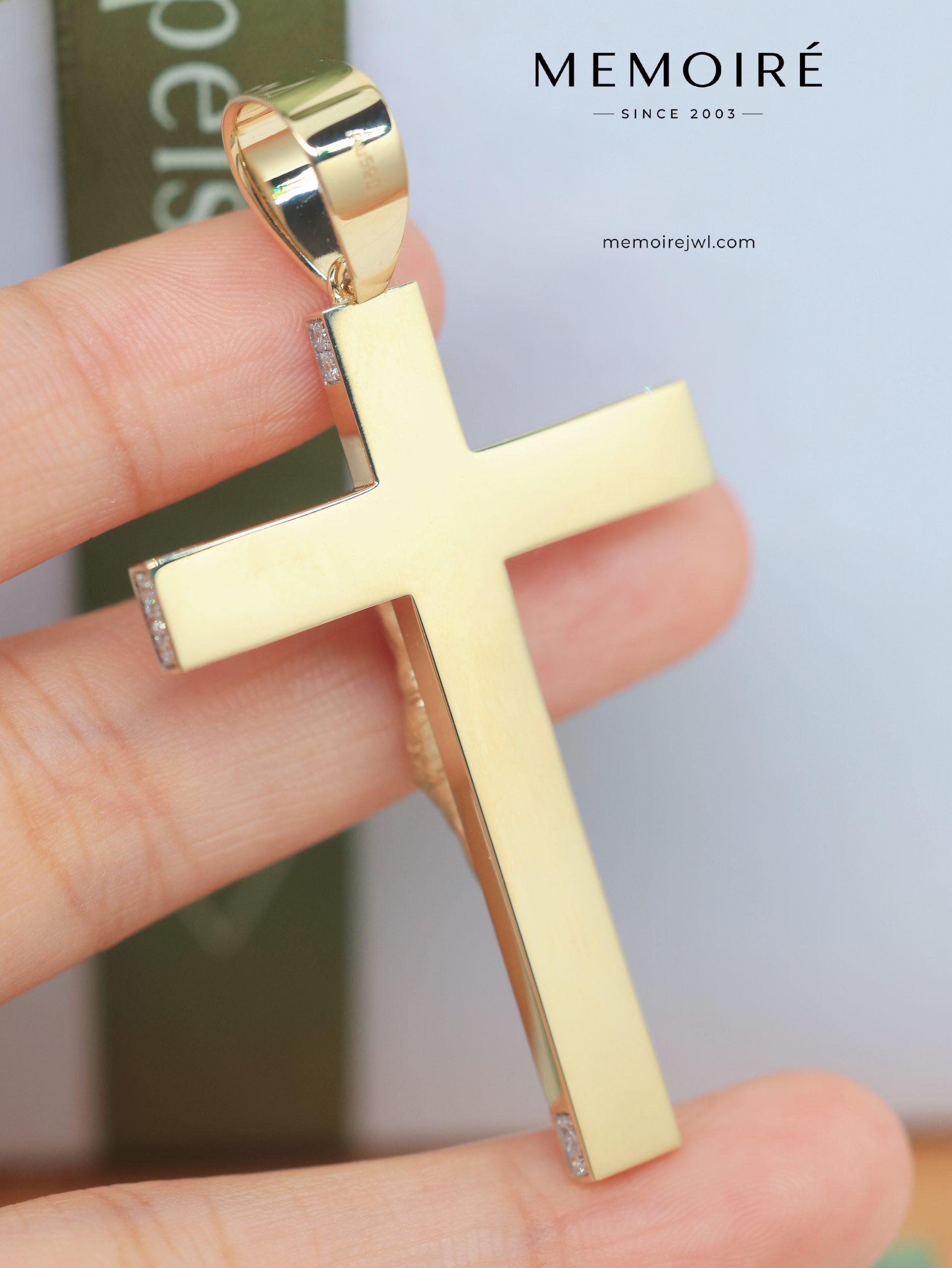 MÉMOIRÉ 18K Gold Sculpted Crucifix Diamond Cross Pendant - Image 4