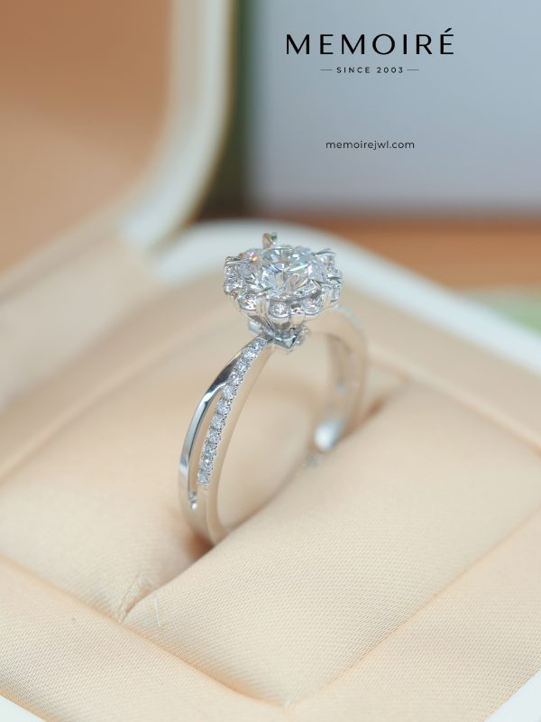 MEMOIRÉ Platinum Custom 1ct CTF-Style Diamond Ring