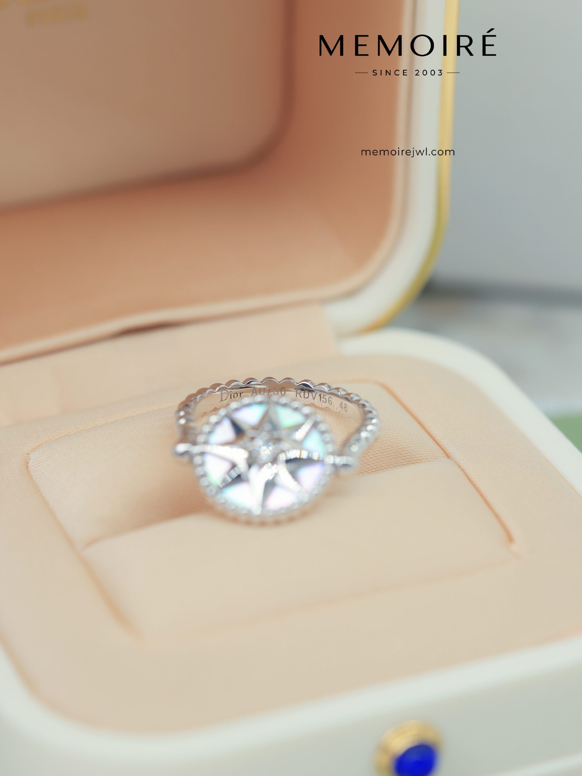 MEMOIRÉ White Gold Mother-of-Pearl Compass Ring - Image 5
