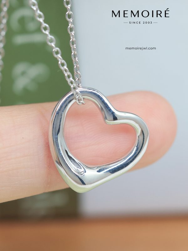 MEMOIRÉ Platinum Plain Open Heart Necklace