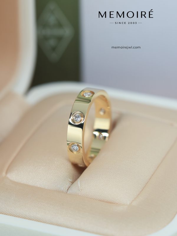 MÉMOIRÉ 18K Yellow Gold Six-Stone Screw Setting Half Diamond Wedding Band Ring