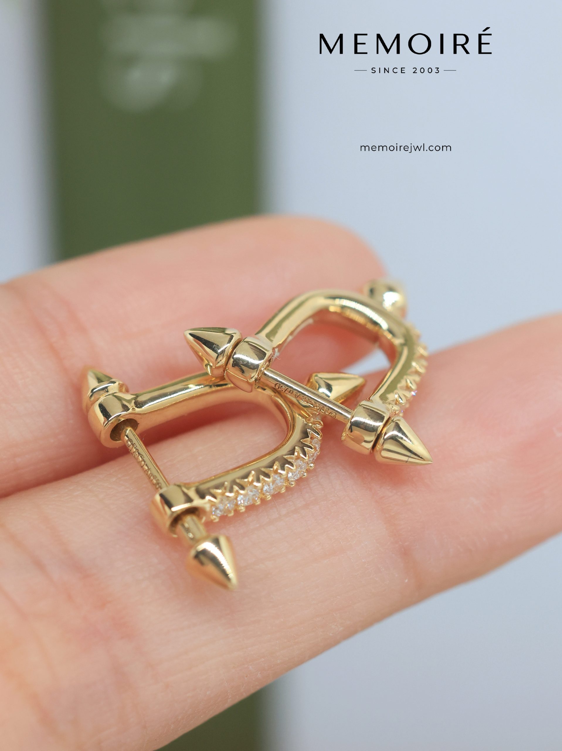 MEMOIRÉ Yellow Gold Full-Pave Spike Hoop Earrings - Image 5