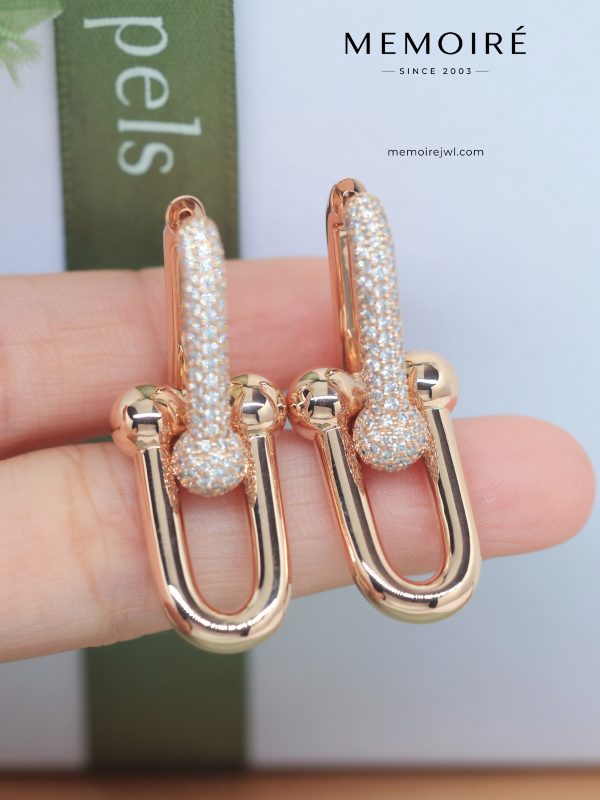 MEMOIRÉ Large Half Pave Diamond U-Link Horseshoe Earrings in Rose Gold