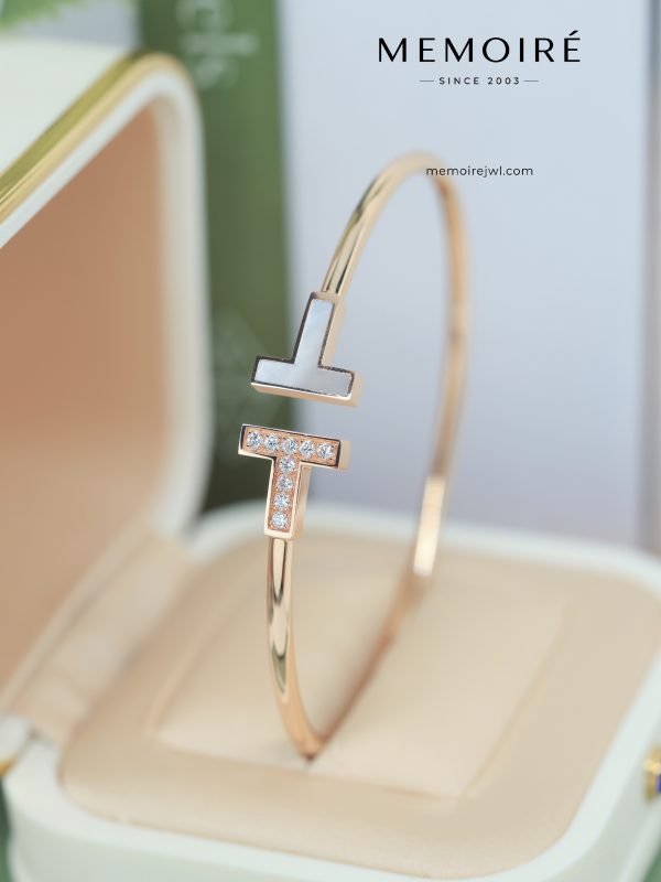 MEMOIRÉ Double T Bangle with Mother-of-Pearl & Diamonds in Rose Gold