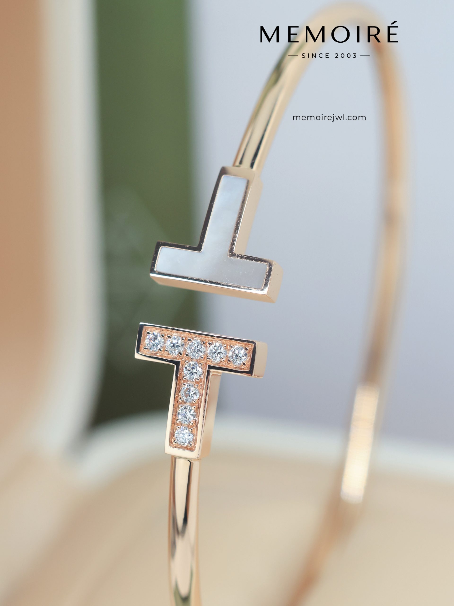 MEMOIRÉ Double T Bangle with Mother-of-Pearl & Diamonds in Rose Gold - Image 3