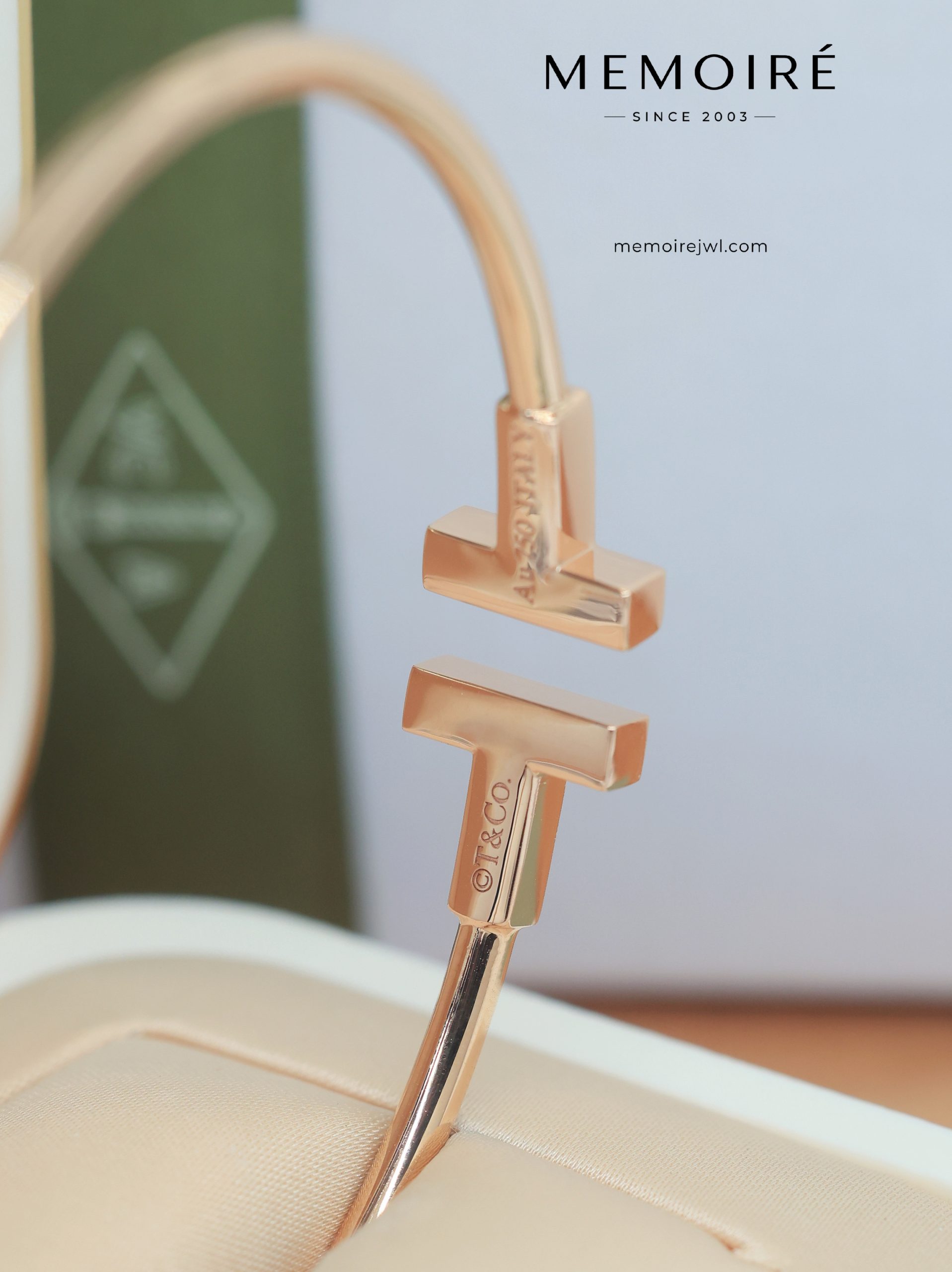 MEMOIRÉ Double T Bangle with Mother-of-Pearl & Diamonds in Rose Gold - Image 4
