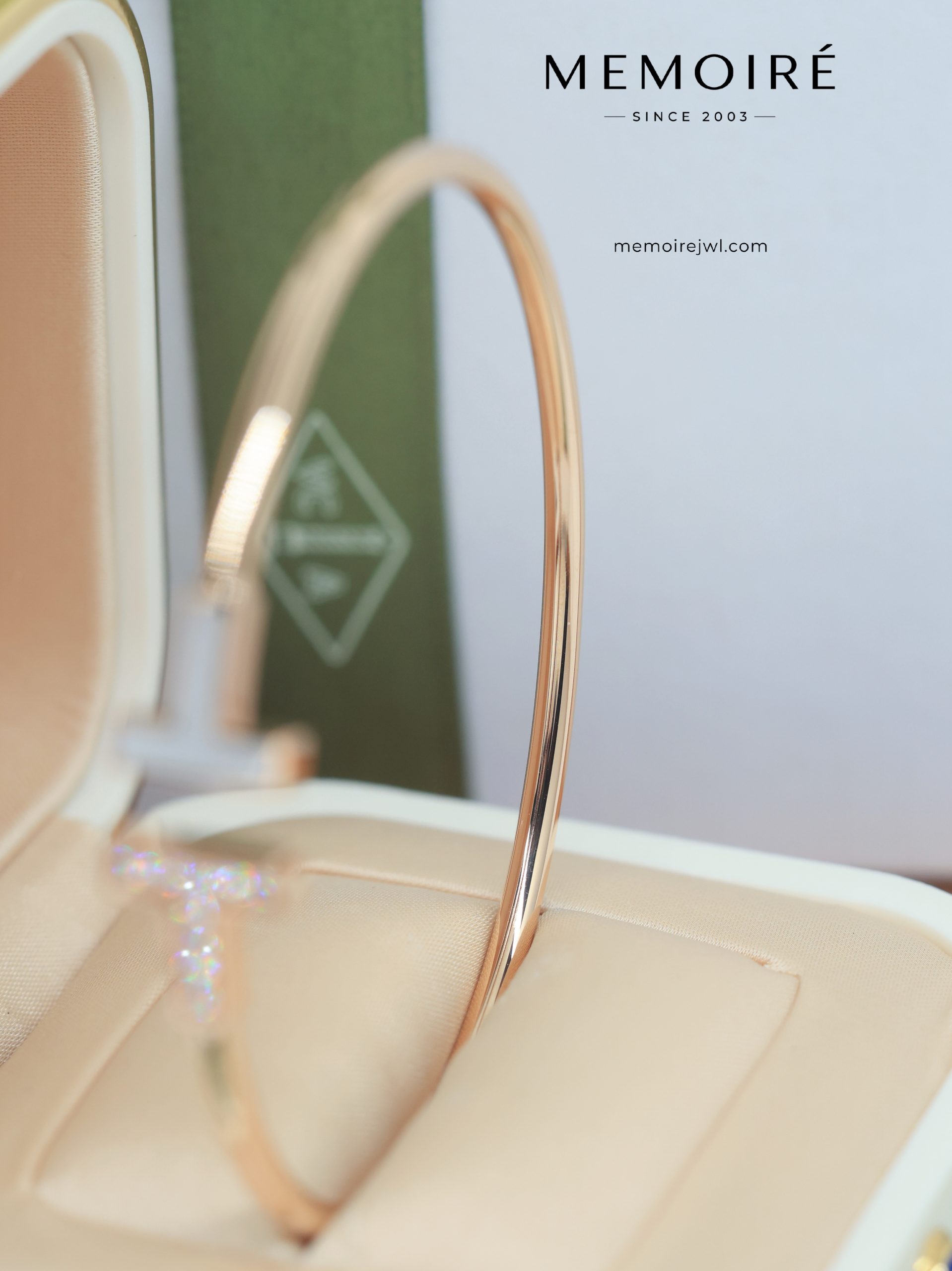 MEMOIRÉ Double T Bangle with Mother-of-Pearl & Diamonds in Rose Gold - Image 5