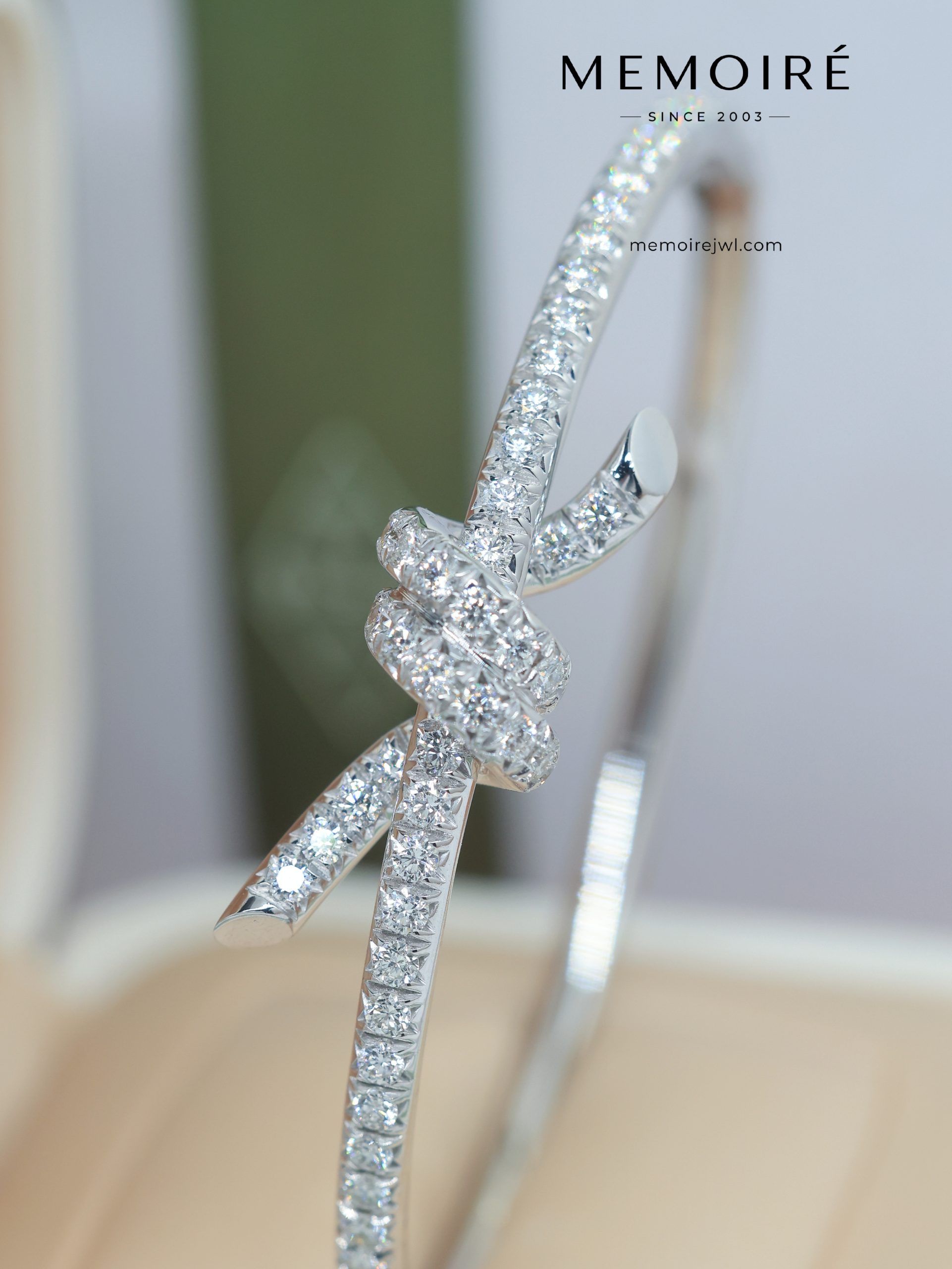 MEMOIRÉ Platinum Full-Pave Diamond Knot Bangle - Image 4