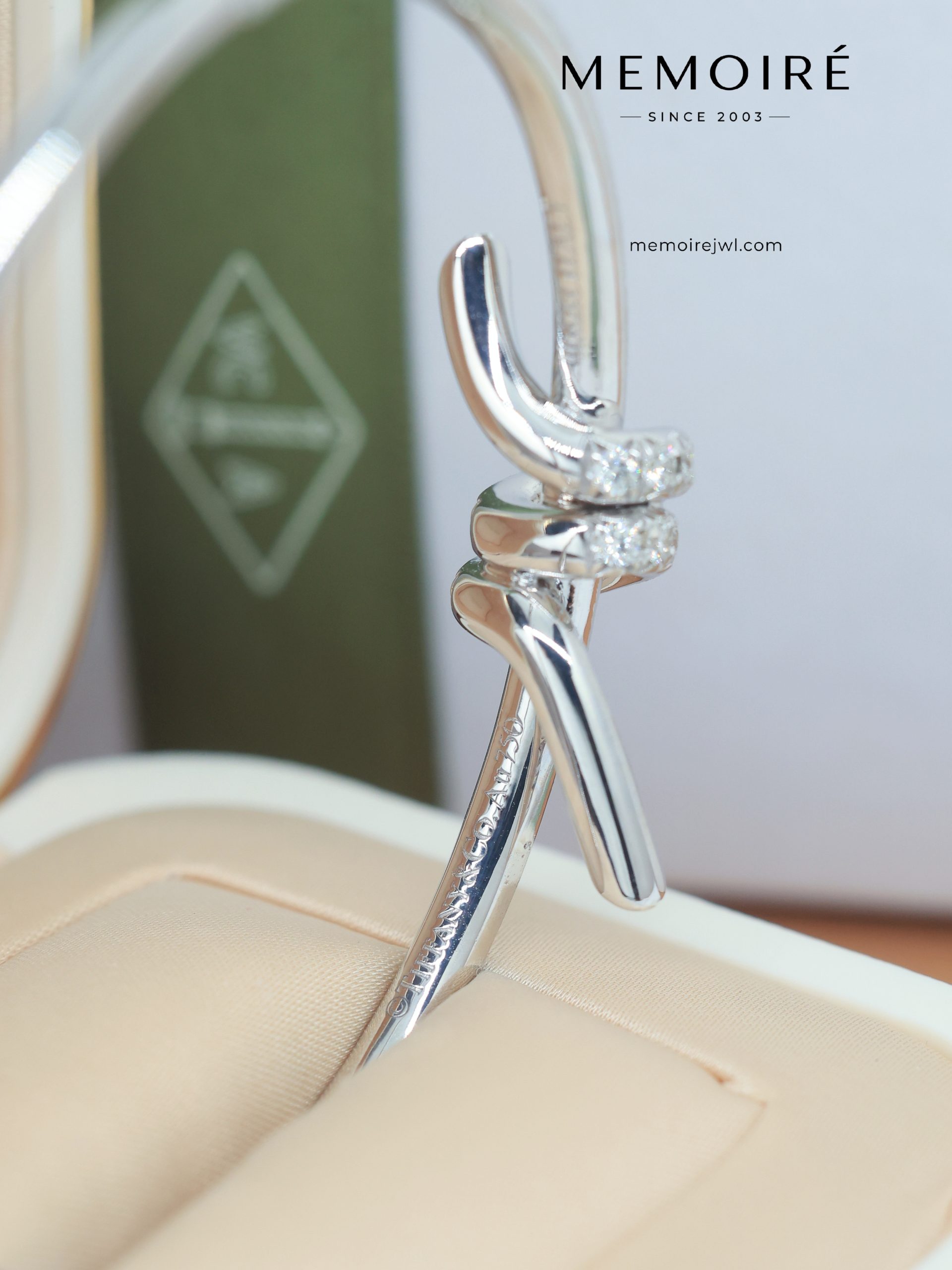 MEMOIRÉ Platinum Full-Pave Diamond Knot Bangle - Image 5