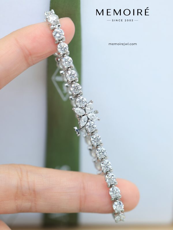 MEMOIRÉ Platinum Double T Diamond Bangle