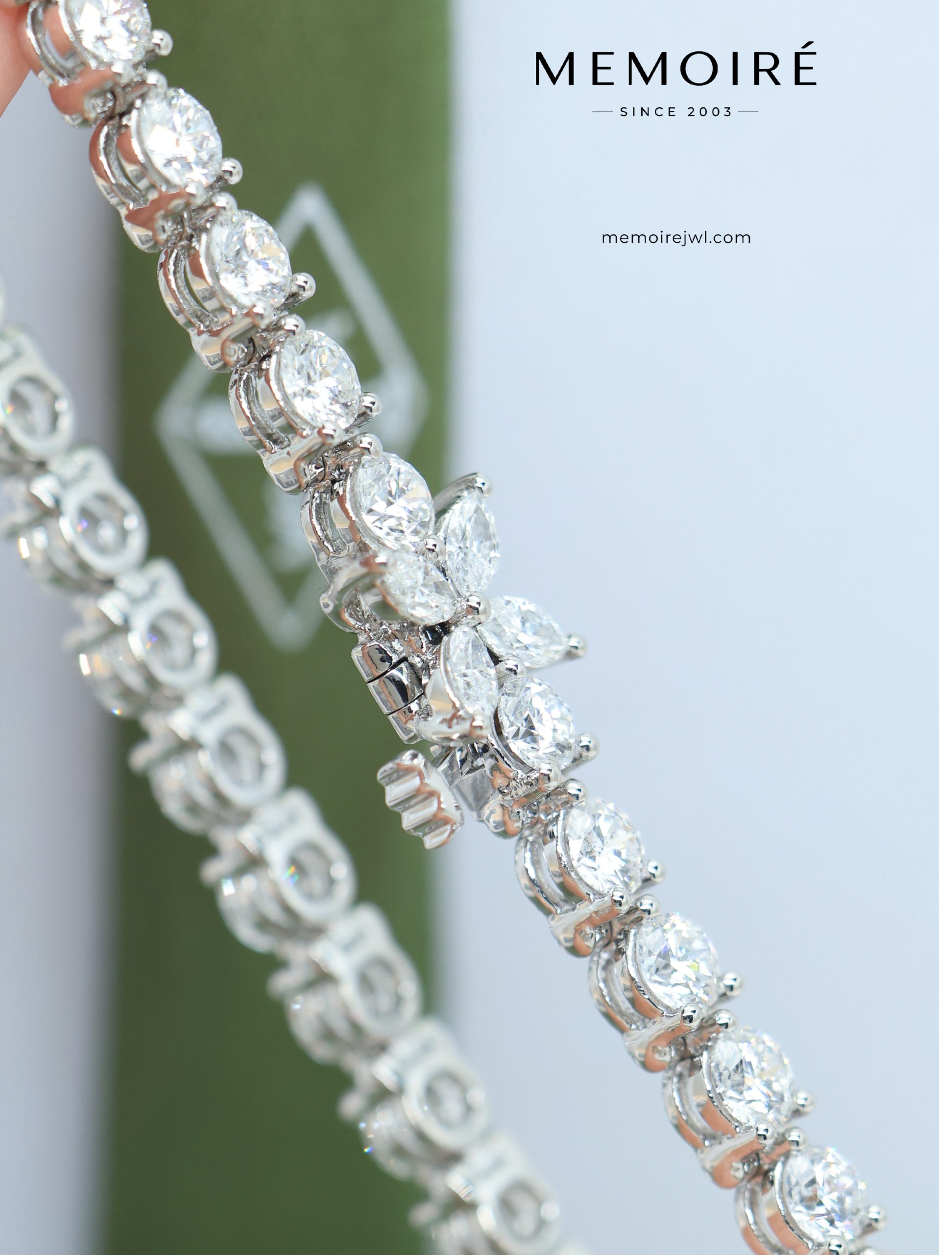 MEMOIRÉ Platinum Double T Diamond Bangle - Image 4