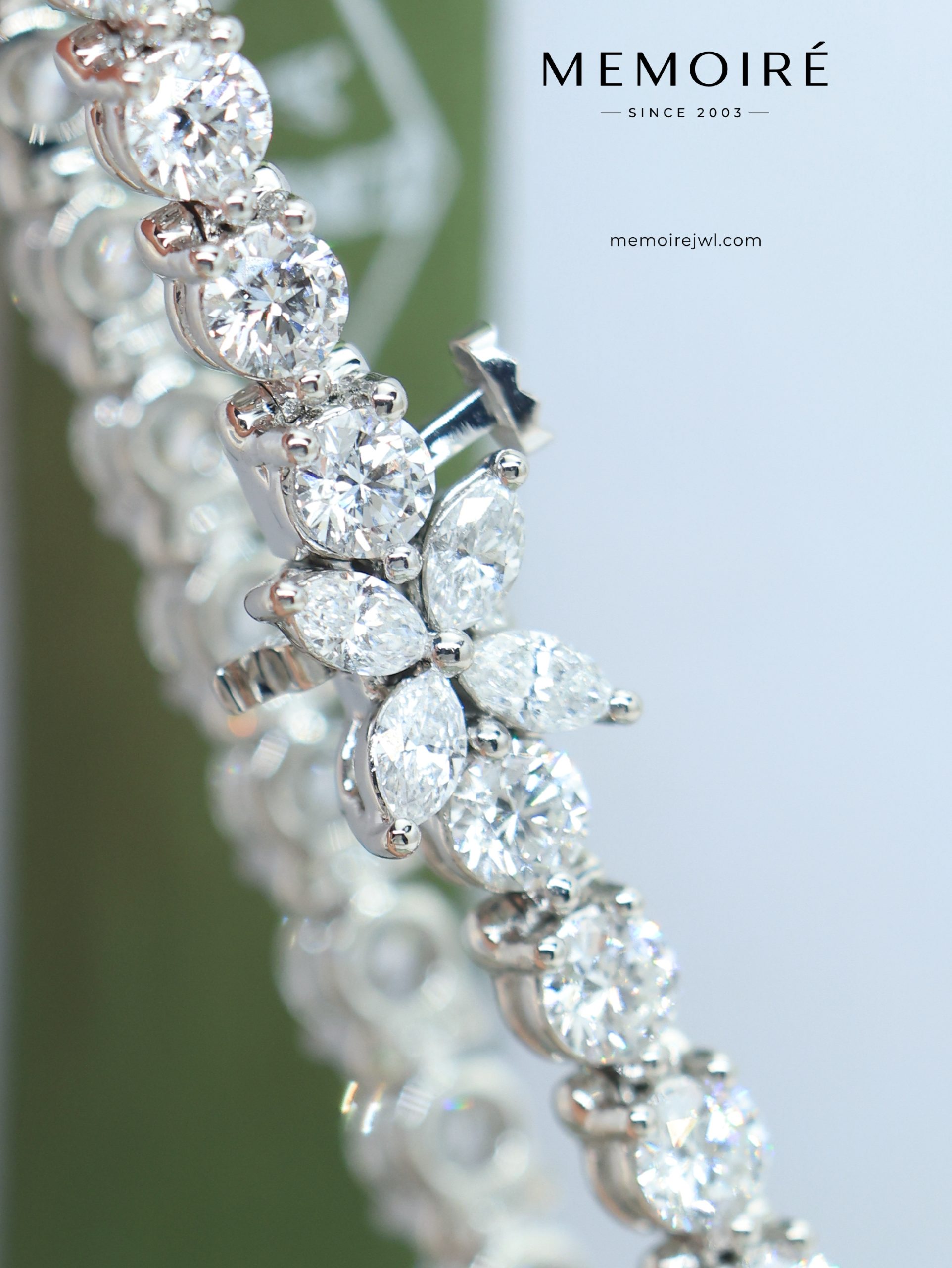 MEMOIRÉ Platinum Double T Diamond Bangle - Image 5