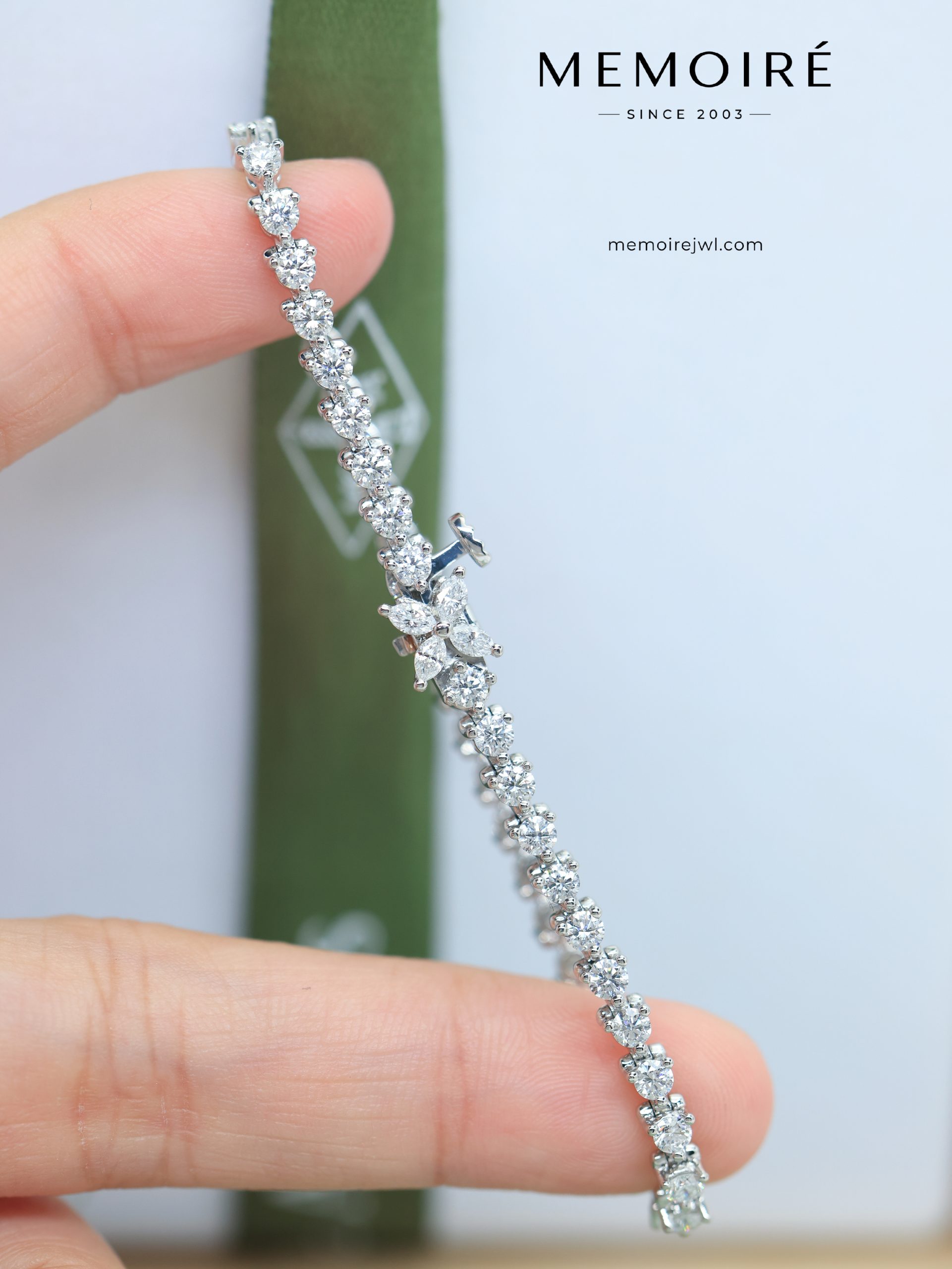 MEMOIRÉ Platinum 0.05ct Each Round Diamond Tennis Bracelet