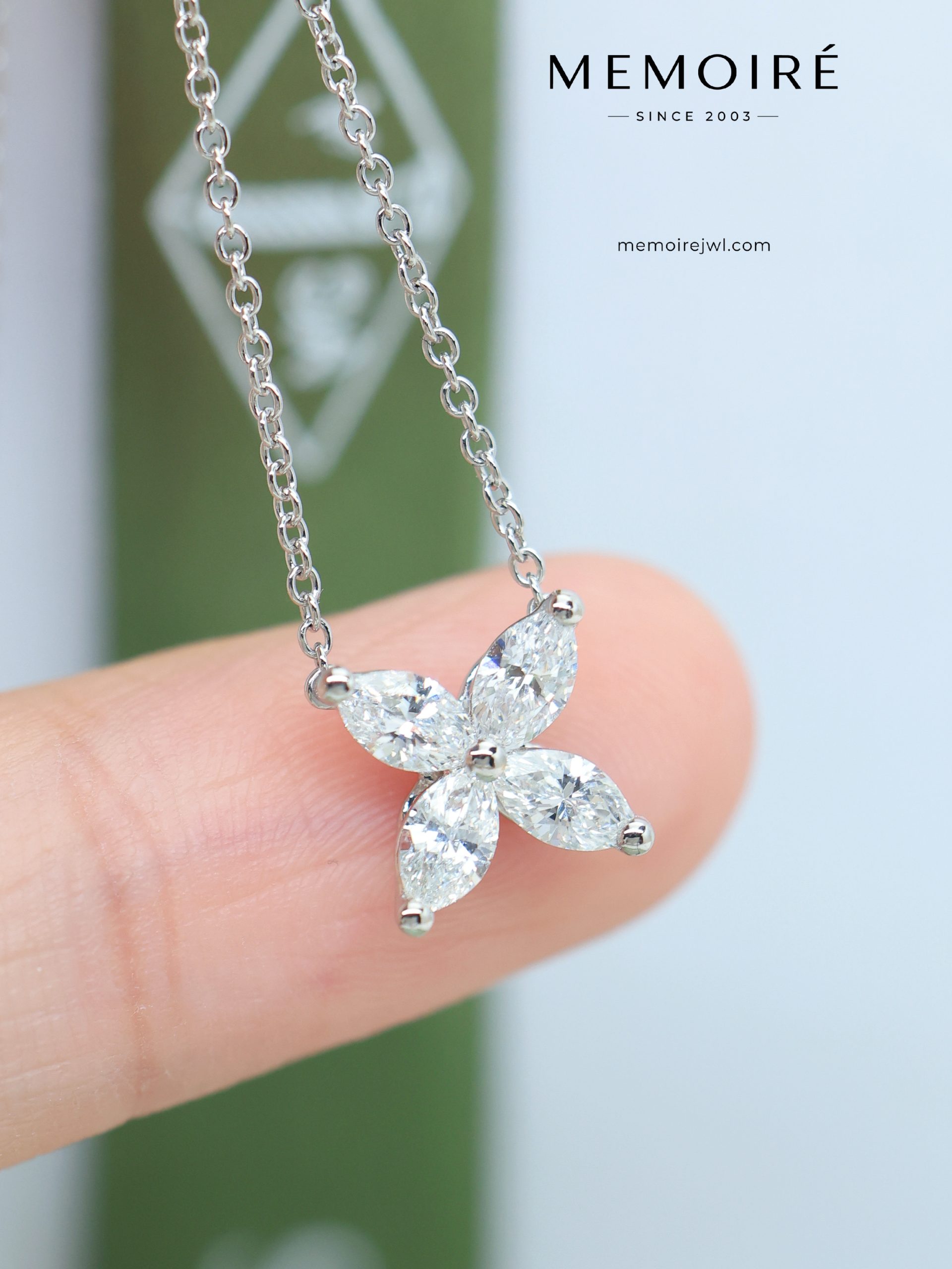 MEMOIRÉ Platinum 4 Marquise-Cut Diamond Flower Pendant Necklace