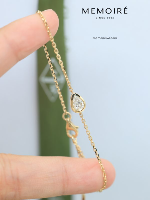 MÉMOIRÉ 18K Gold Full Bezel Pear Diamond Station Necklace