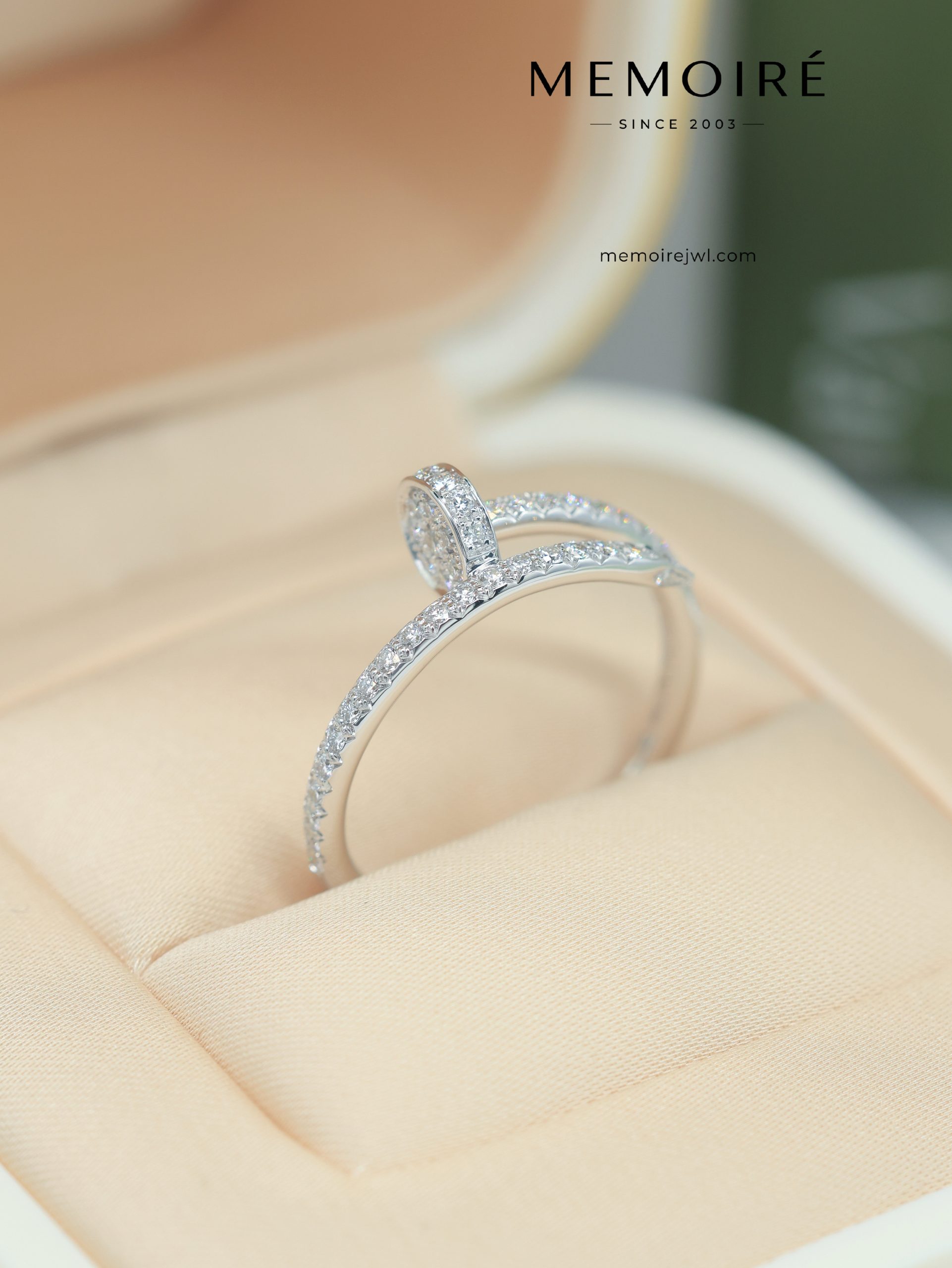 MÉMOIRÉ 18K White Gold Bypass Pave Diamond Ring - Image 5