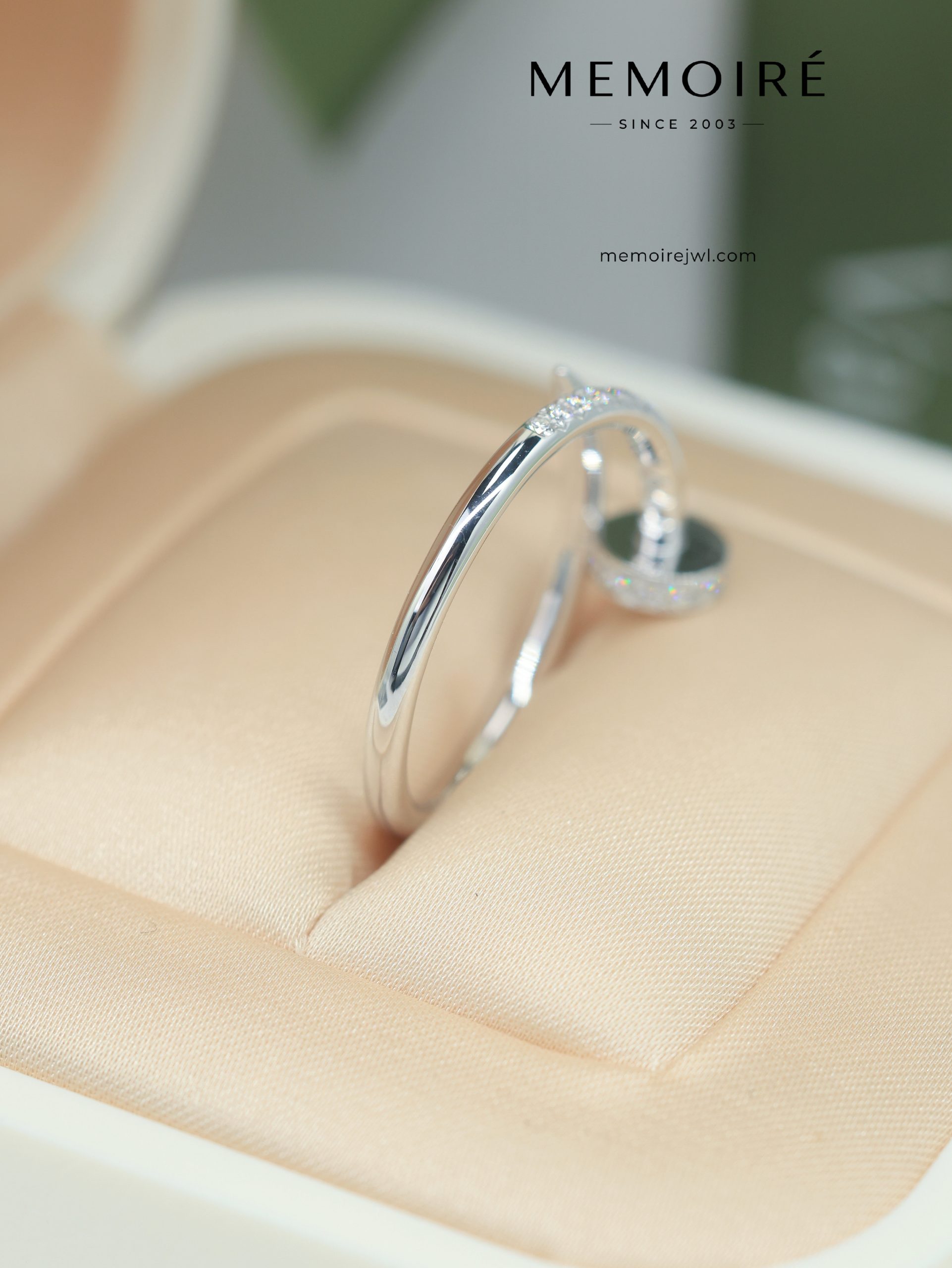 MÉMOIRÉ 18K White Gold Bypass Pave Diamond Ring - Image 4