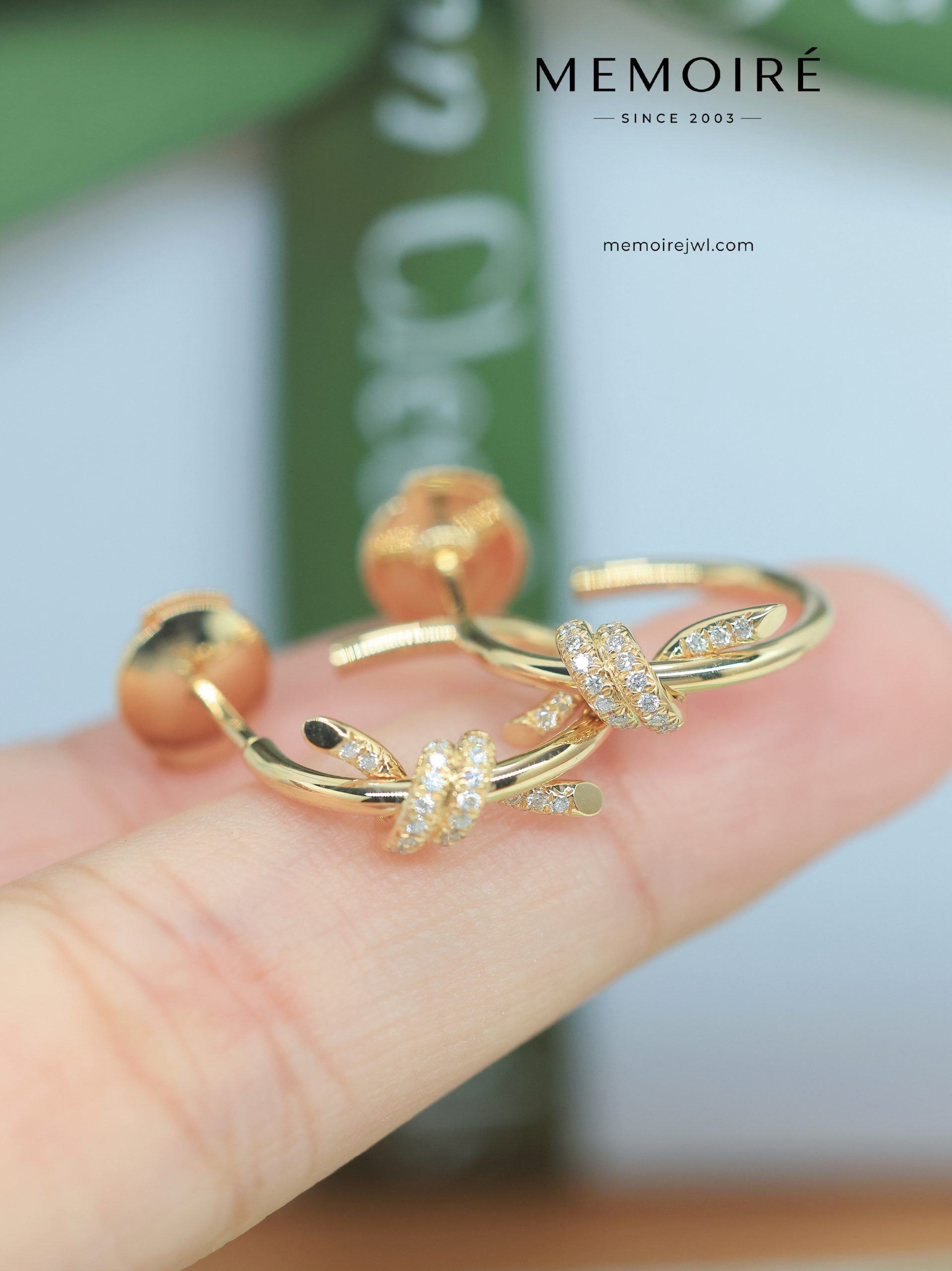 MEMOIRÉ Yellow Gold Small Round Knot Hoop Earrings with Diamonds