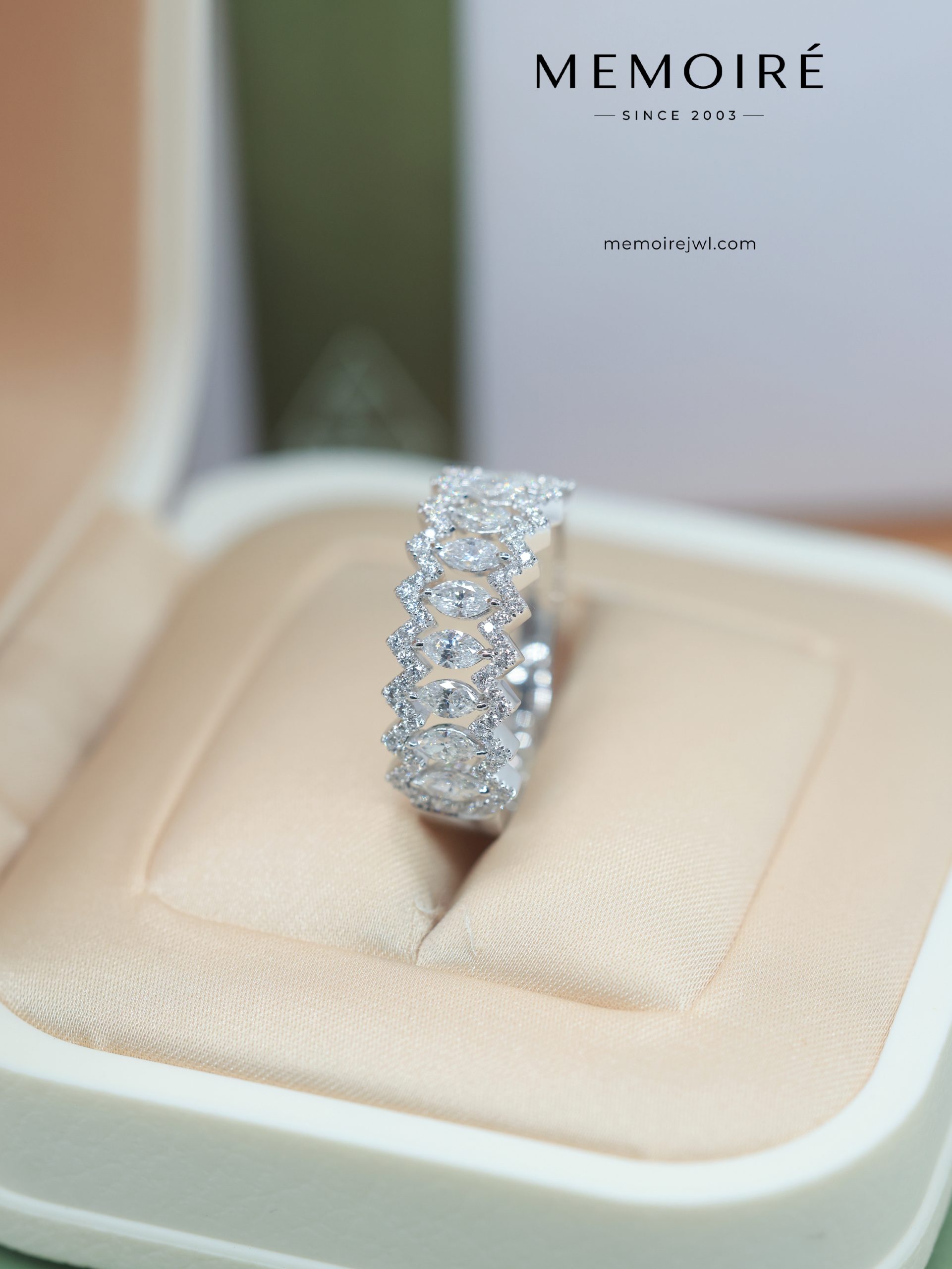 MÉMOIRÉ 18K White Gold Zigzag Marquise Full Eternity Ring - Image 5