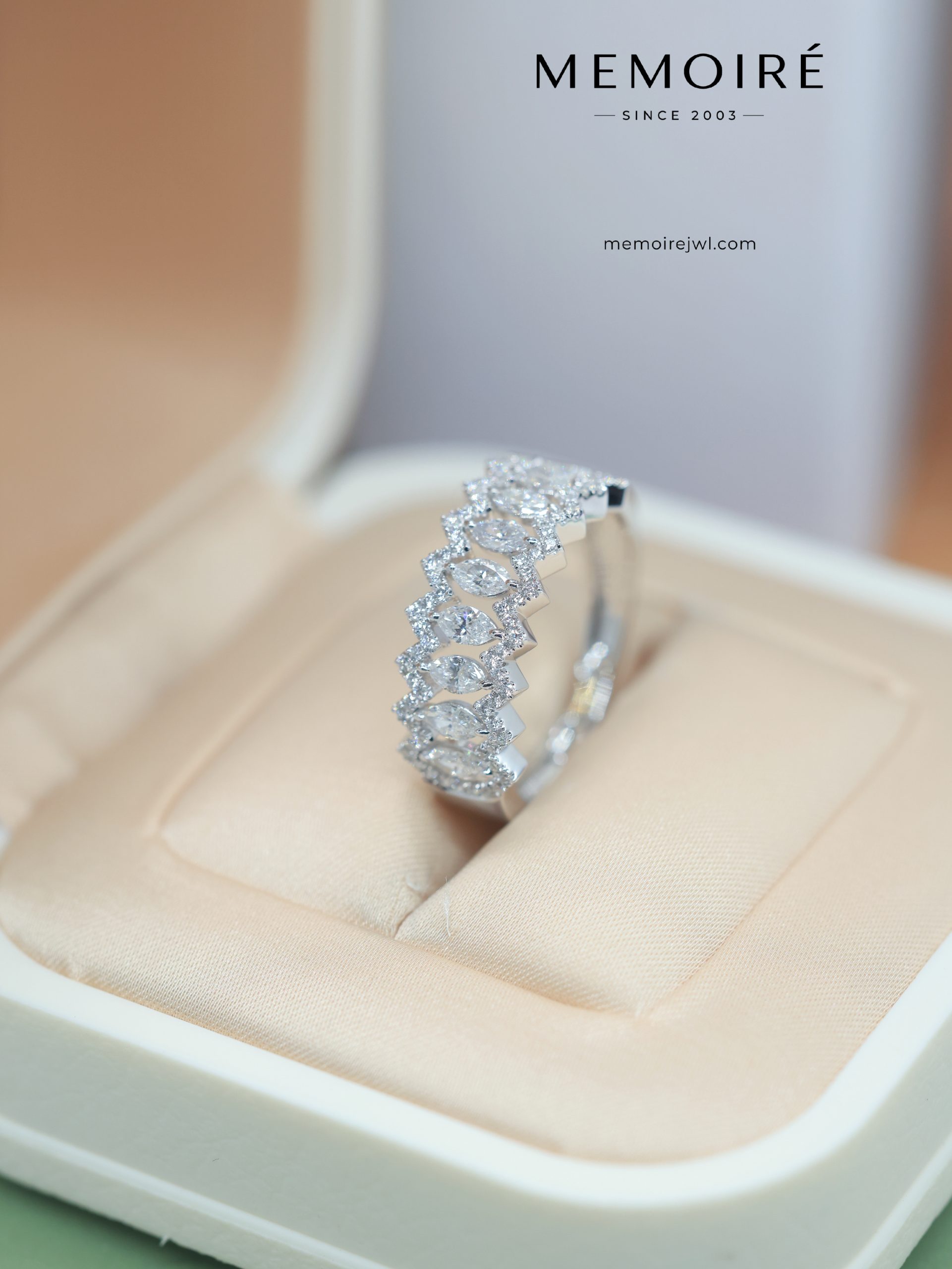 MÉMOIRÉ 18K White Gold Zigzag Marquise Full Eternity Ring - Image 4