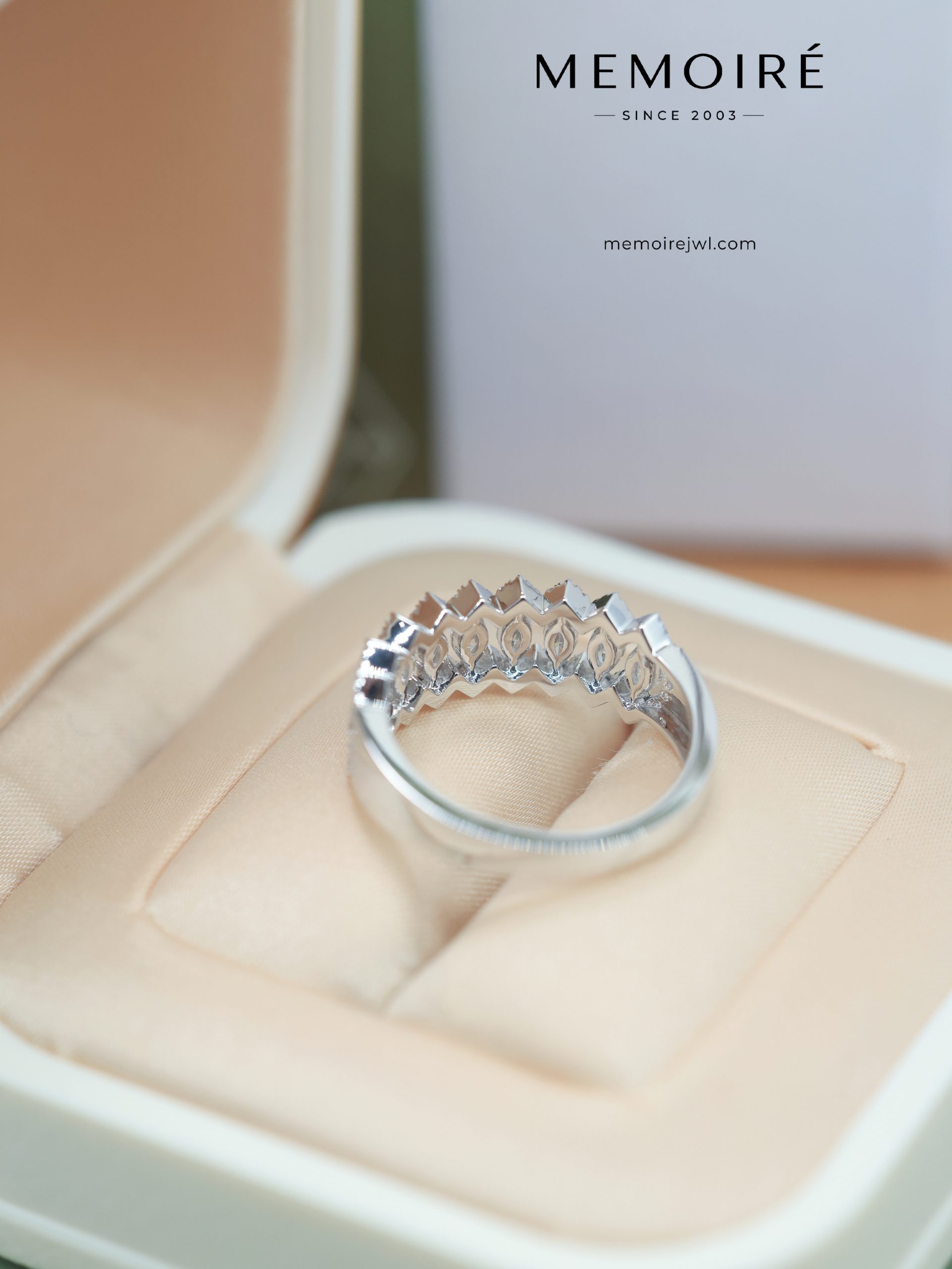 MÉMOIRÉ 18K White Gold Zigzag Marquise Full Eternity Ring - Image 3