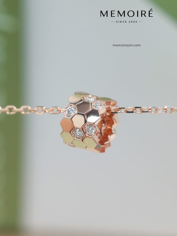 MEMOIRÉ Rose Gold Narrow Honeycomb Alternating Diamond Necklace