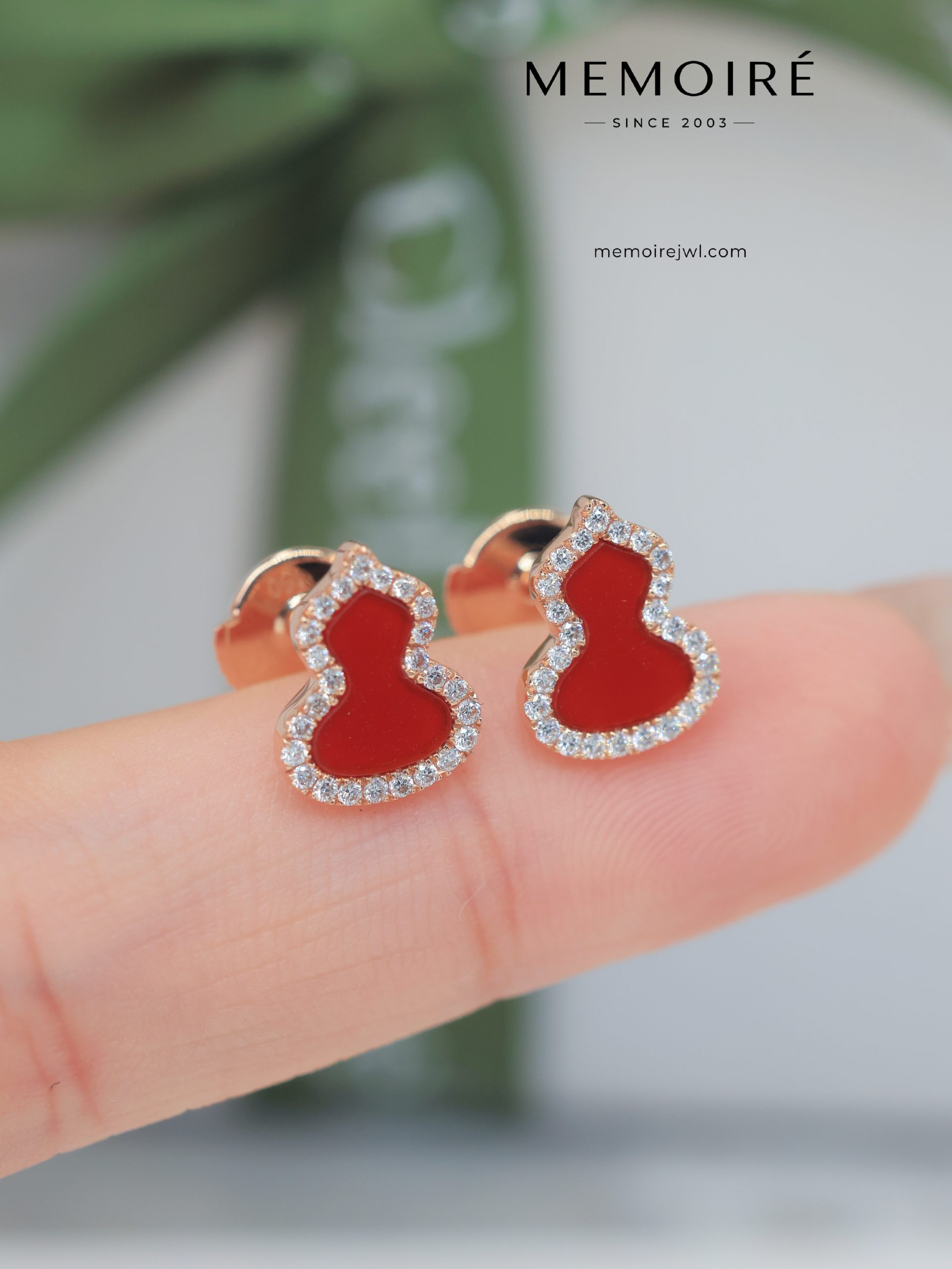 MEMOIRÉ Rose Gold Mini Red Agate Gourd Stud Earrings