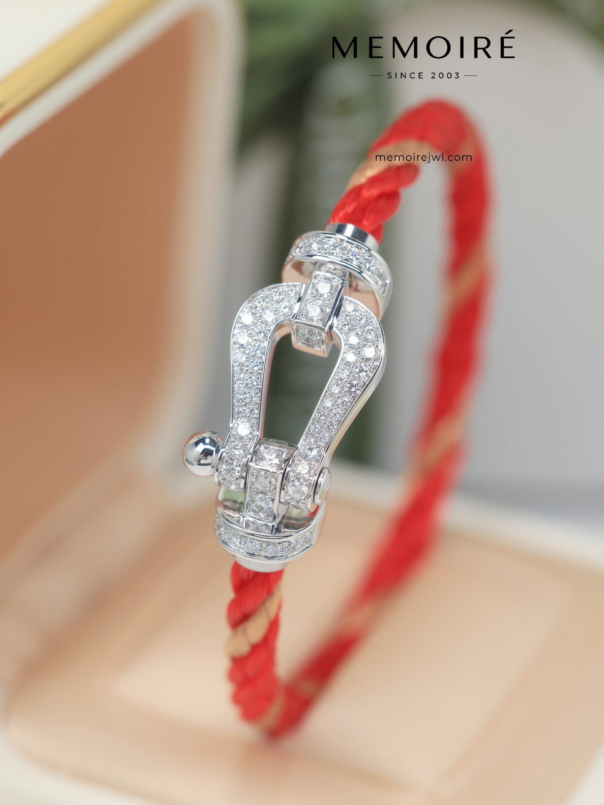 MEMOIRÉ White Gold Large Full-Pave Horseshoe Buckle Red & Gold Nylon Cord Bracelet
