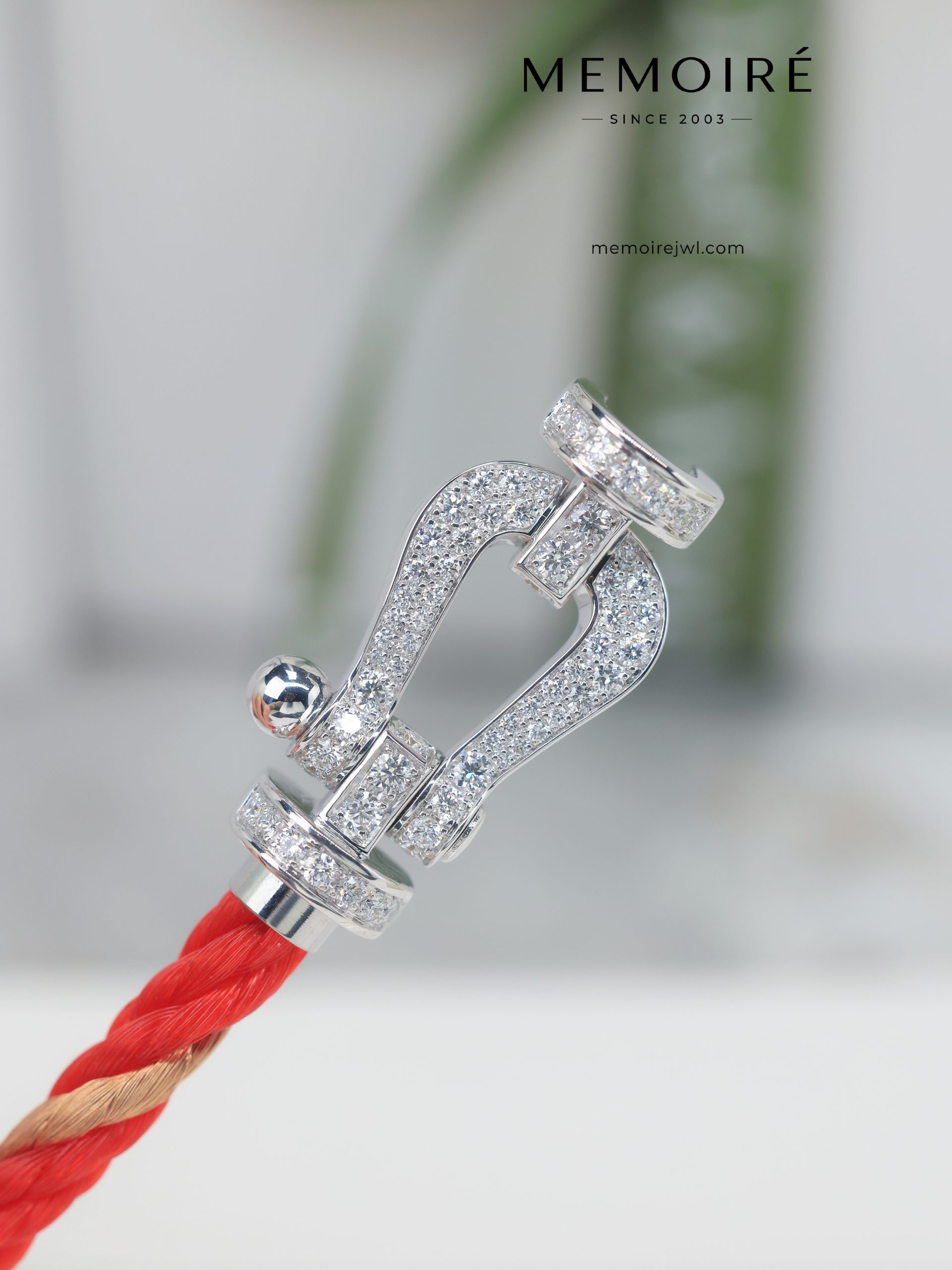 MEMOIRÉ White Gold Large Full-Pave Horseshoe Buckle Red & Gold Nylon Cord Bracelet - Image 4