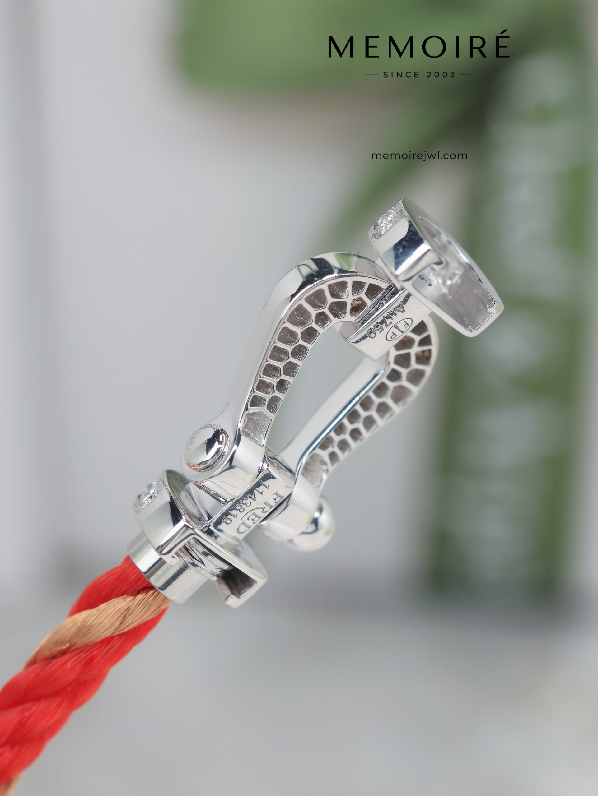 MEMOIRÉ White Gold Large Full-Pave Horseshoe Buckle Red & Gold Nylon Cord Bracelet - Image 5