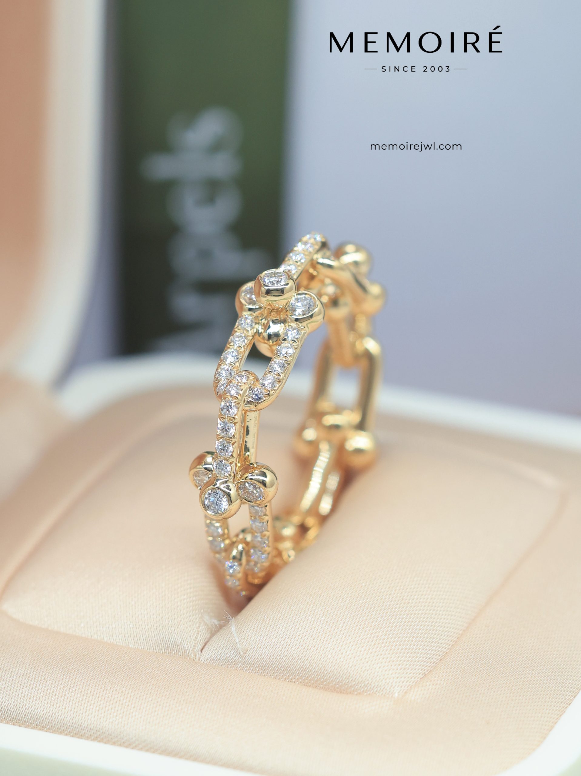 MEMOIRÉ Yellow Gold Full-Pave U-Link Horseshoe Ring