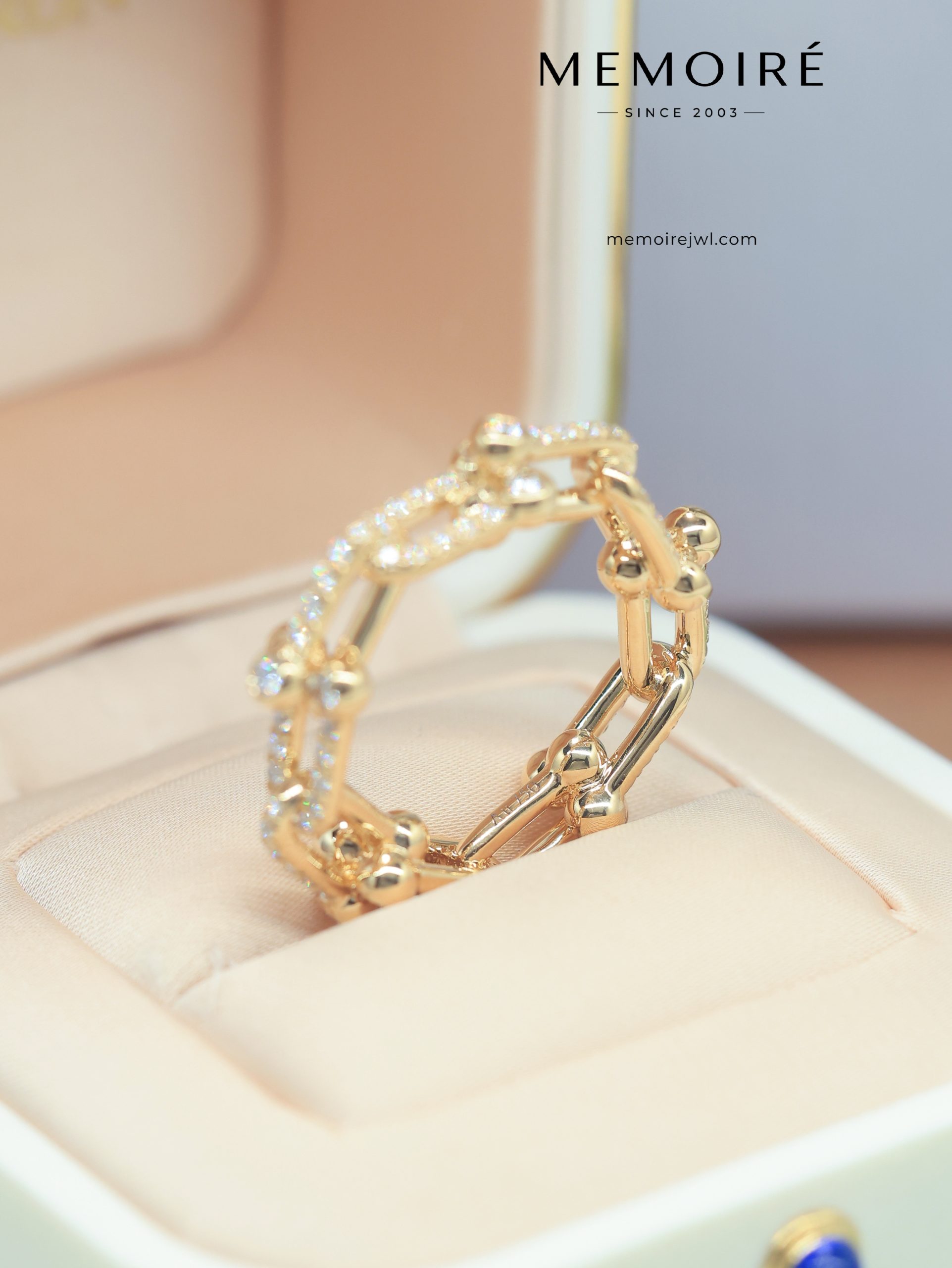 MEMOIRÉ Yellow Gold Full-Pave U-Link Horseshoe Ring - Image 5
